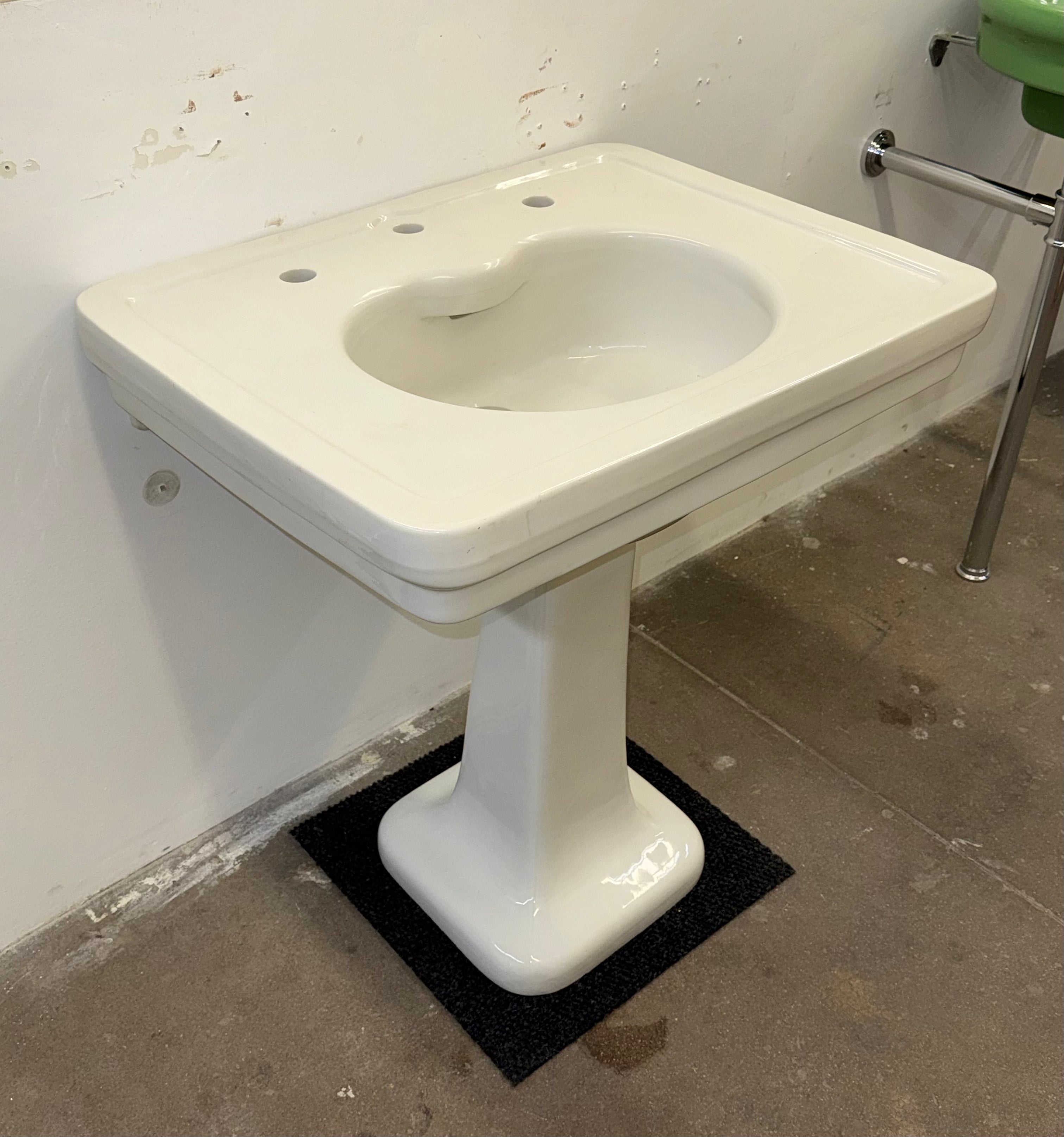 Std. 'Penwood' Ped. Sink, White (SK-170)