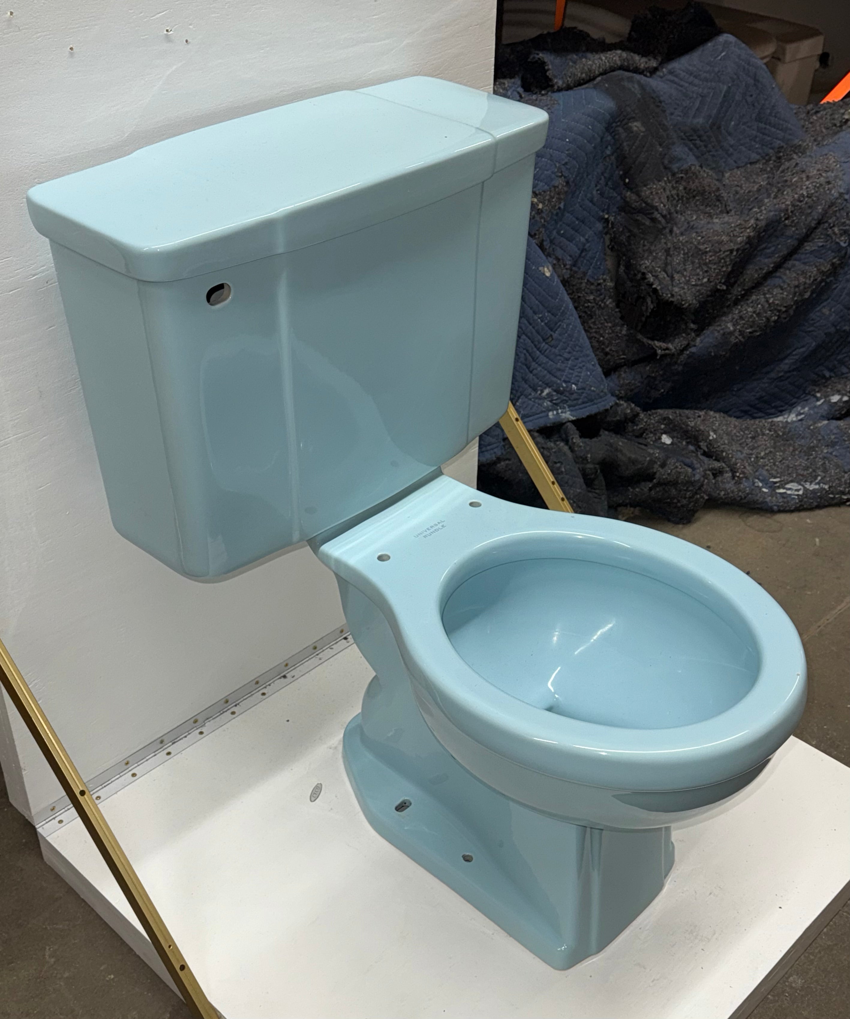 (WC-122) Universal Rundle Blue Toilet