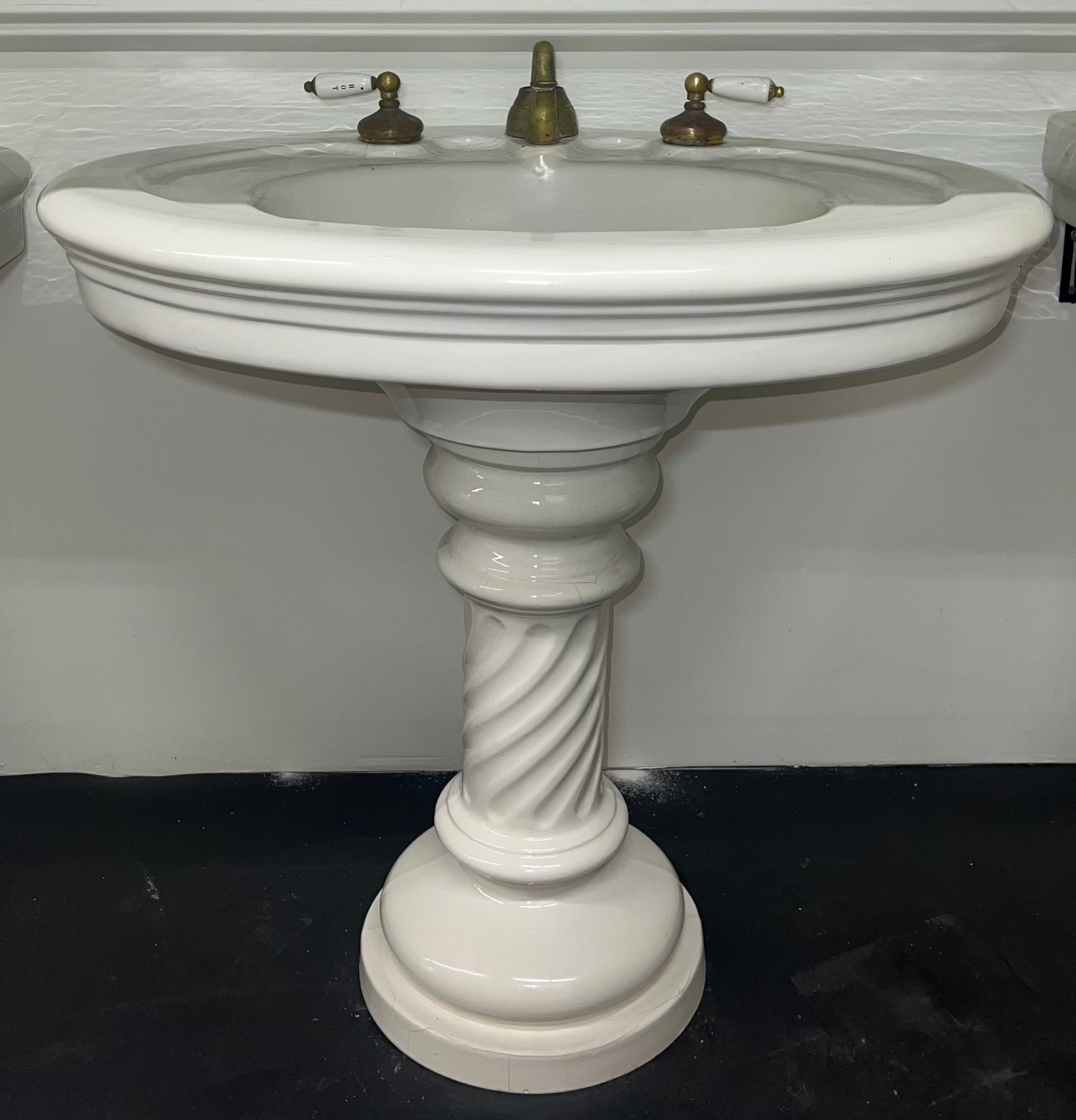 John Douglas 'Victor' Pedestal Sink (SK-123)