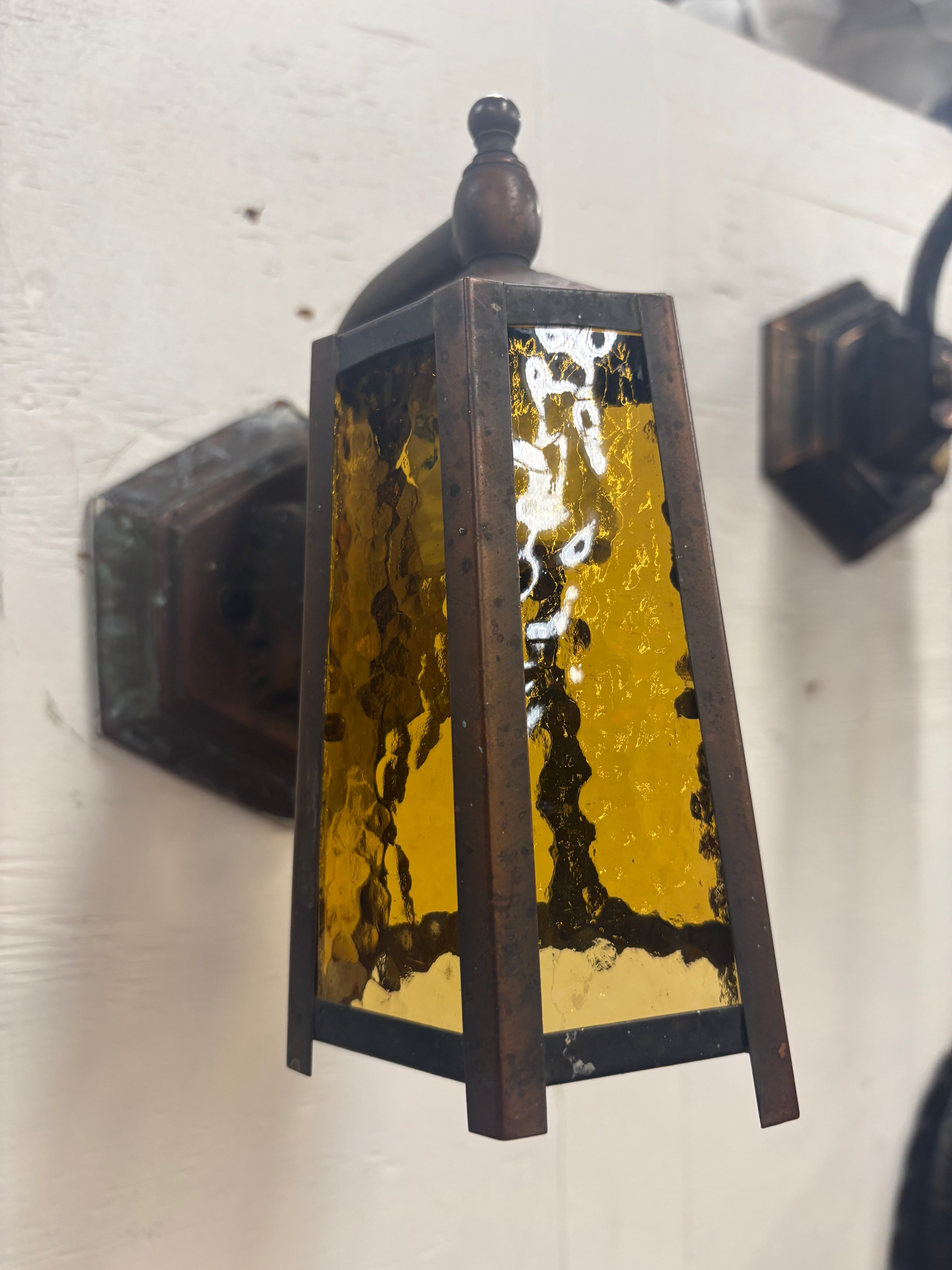 EXTERIOR WALL LANTERN – TEXTURED GLASS (LT-1243)