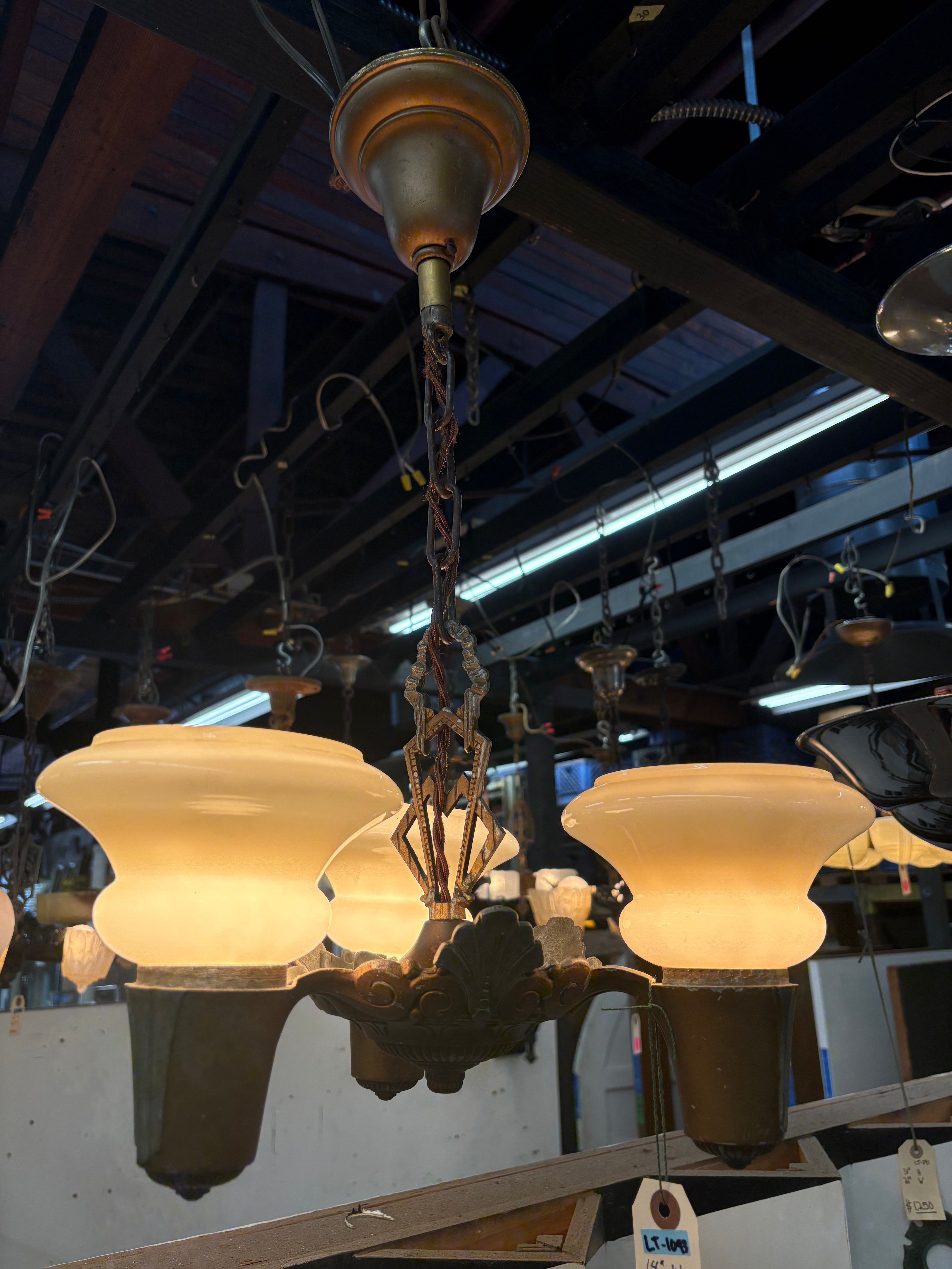 Chandelier (LT- 1093)