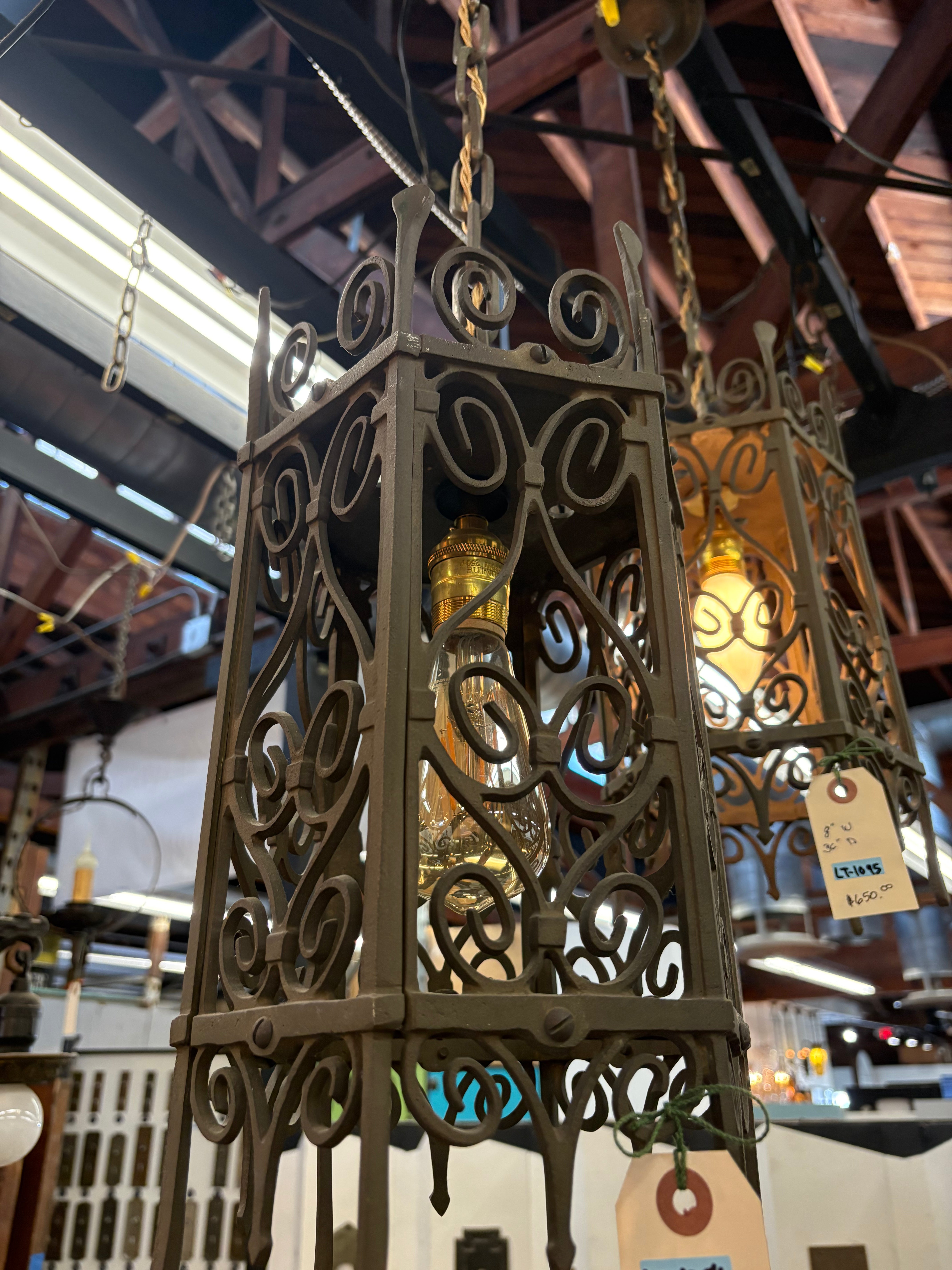 Chandelier (LT- 1094)