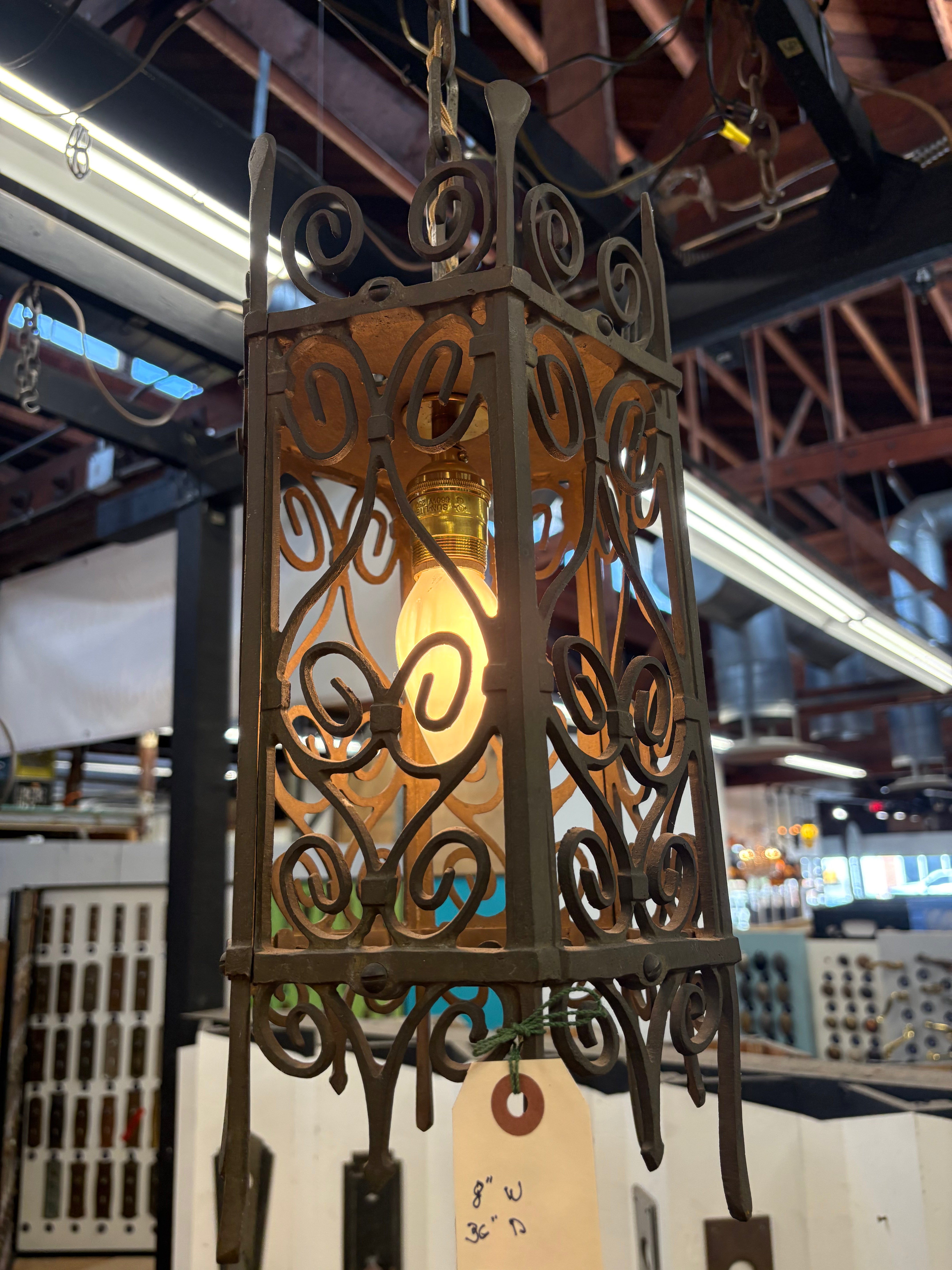 Chandelier (LT- 1095)