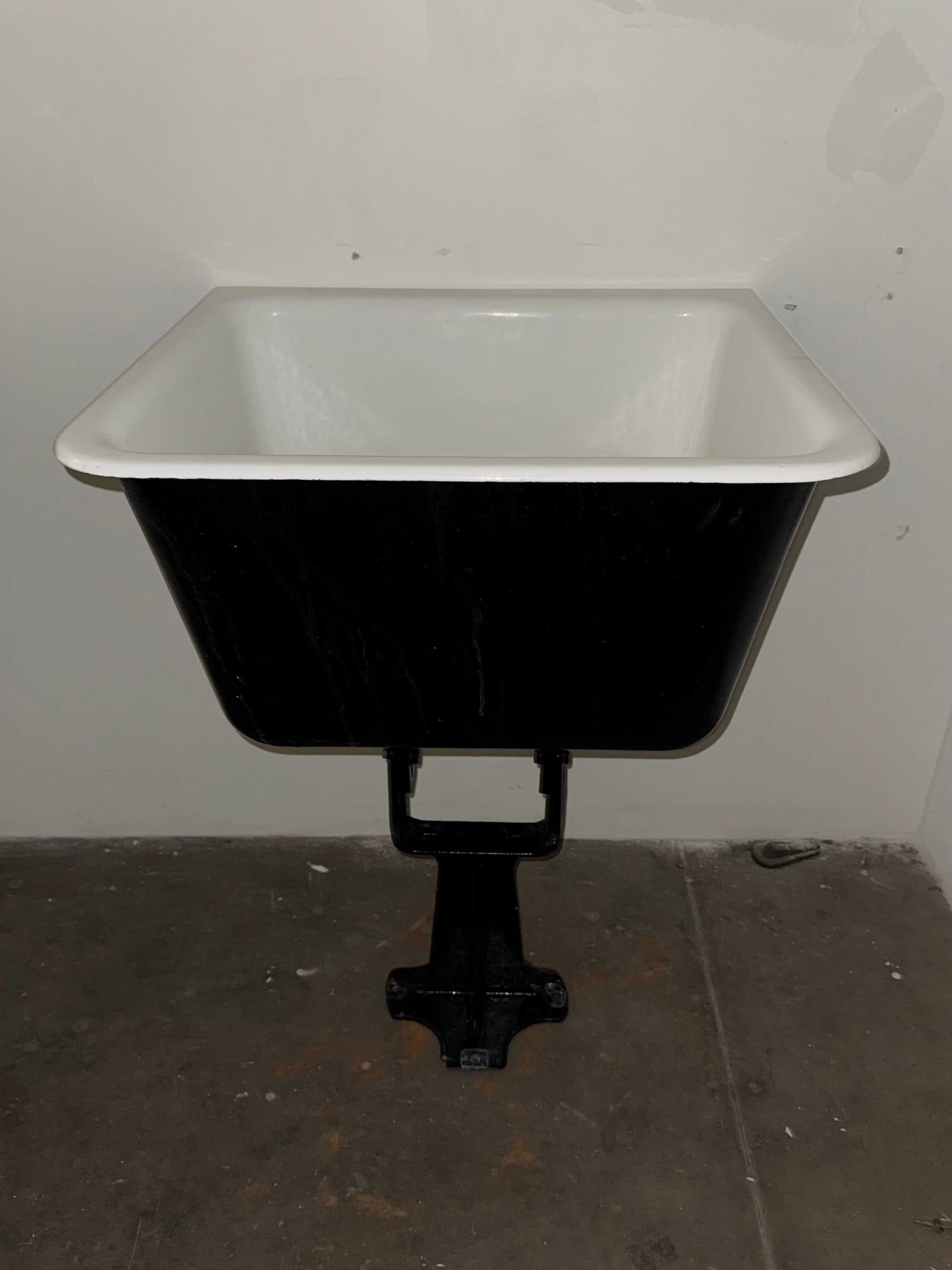 (UT-104) Refinished Laundry Sink