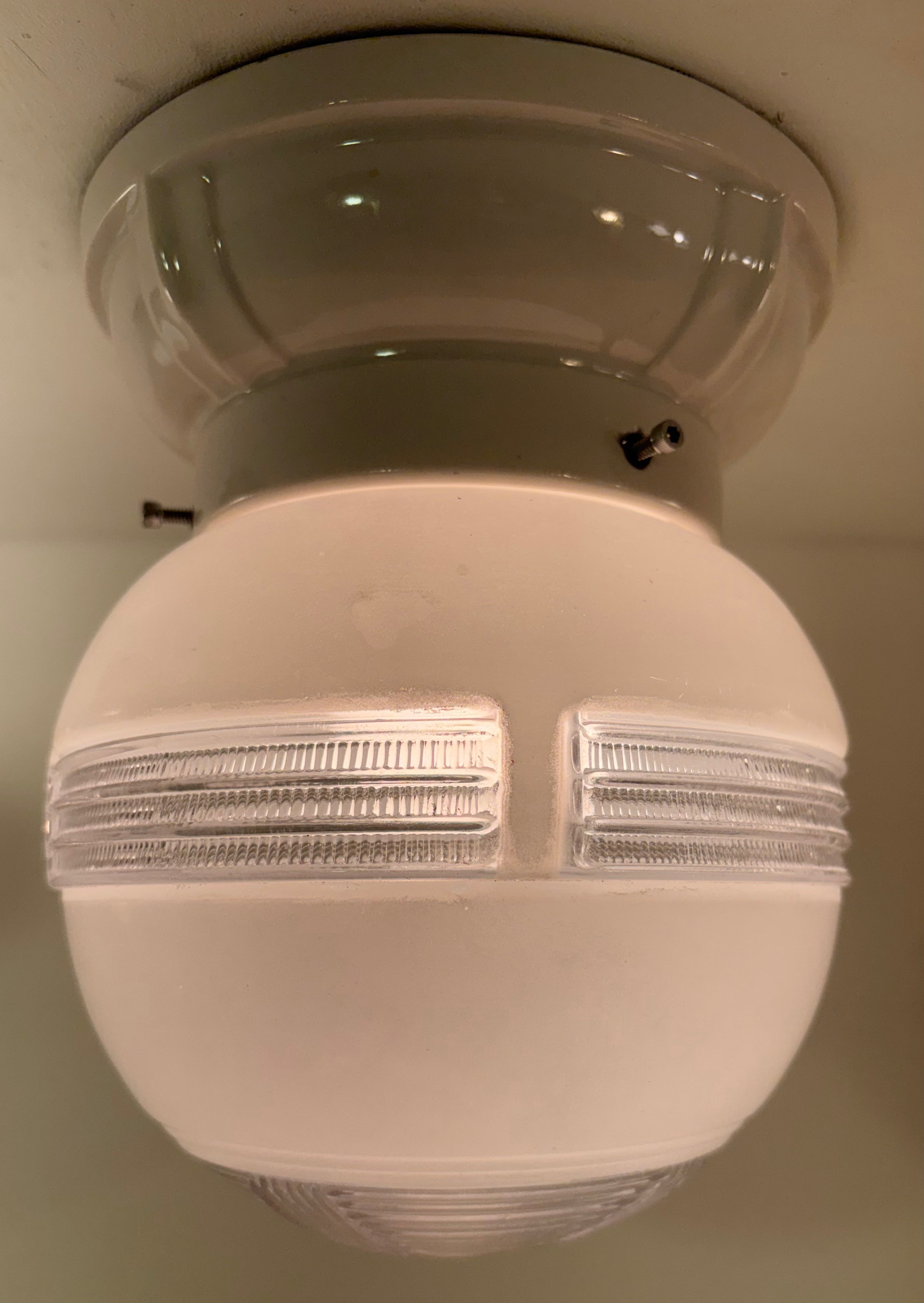 CEILING MOUNT LIGHT – (LT-1279)