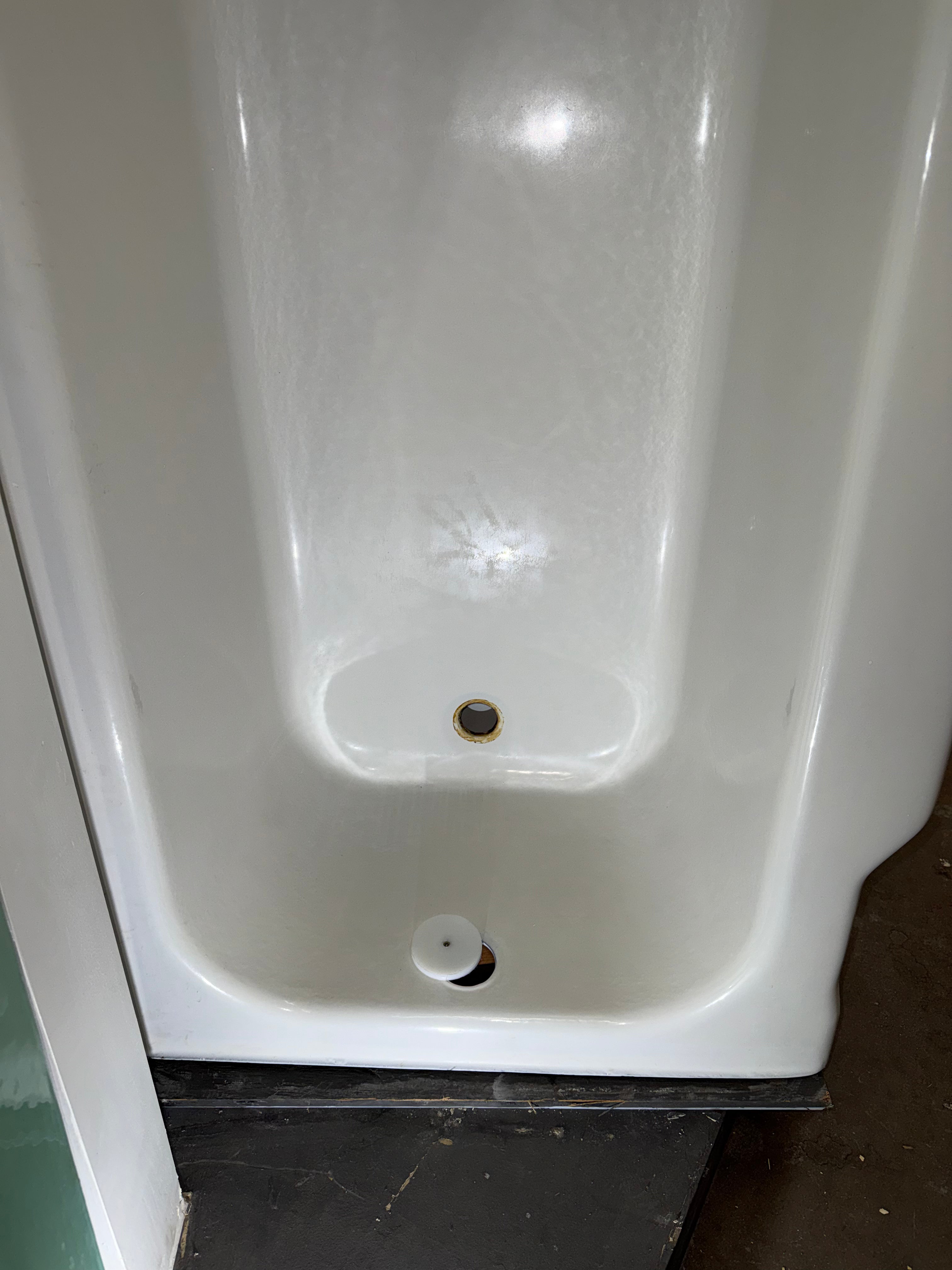 White Standard Master Pembroke Alcove Tub (TB-208)