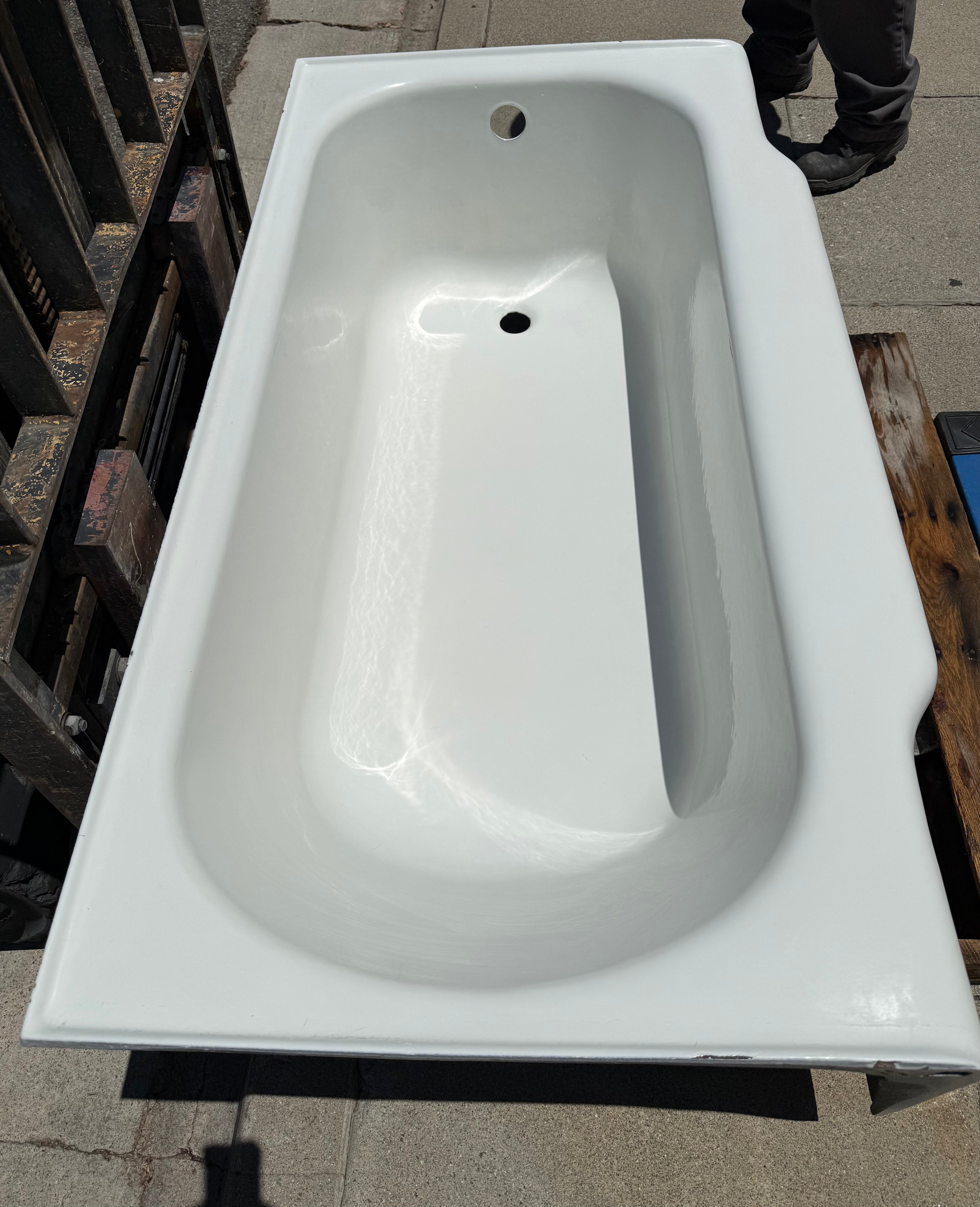 White Kohler Cosmopolitan Alcove Tub (TB-209)