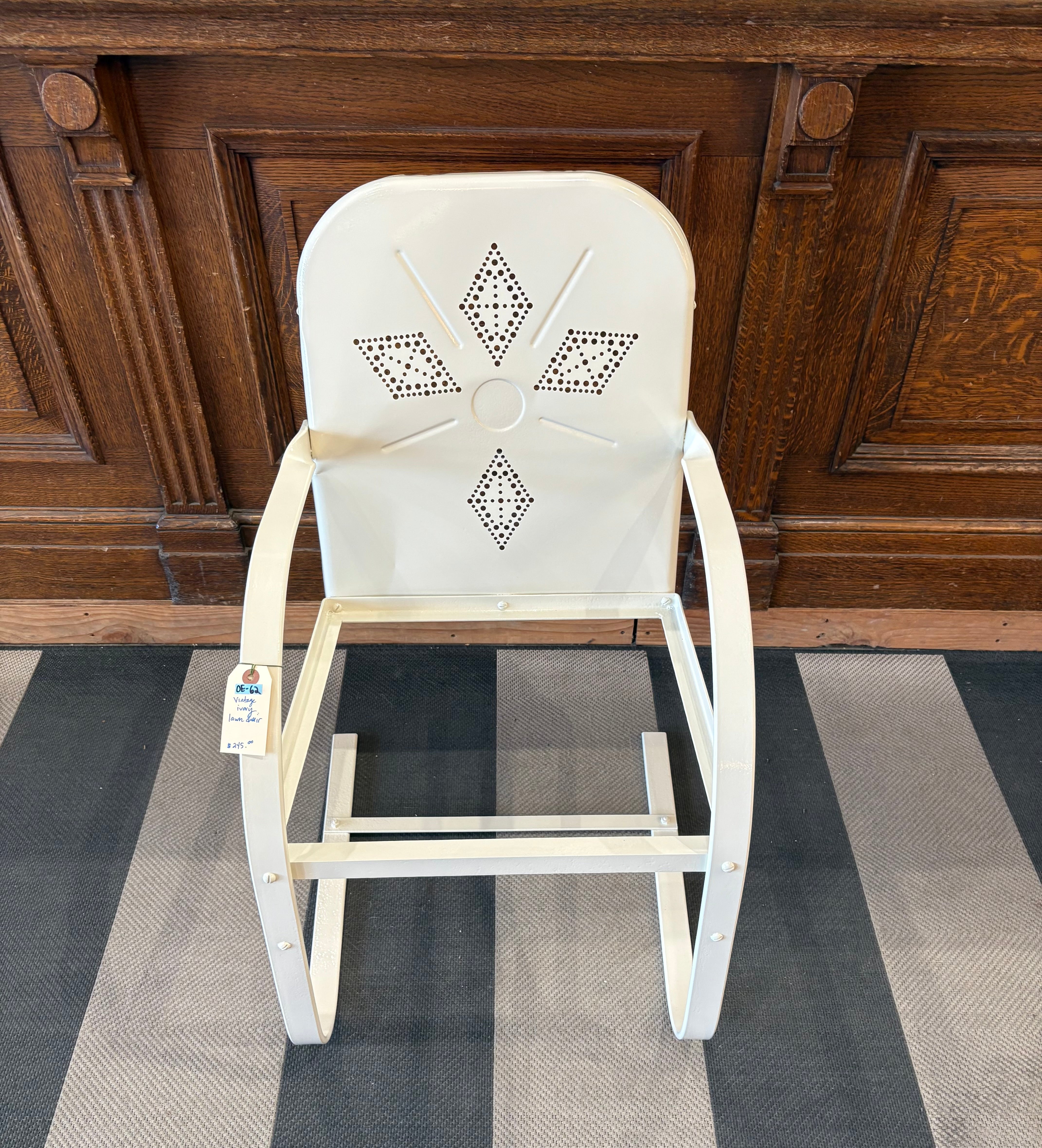 Vintage Ivory Lawn Chair (OE-62)