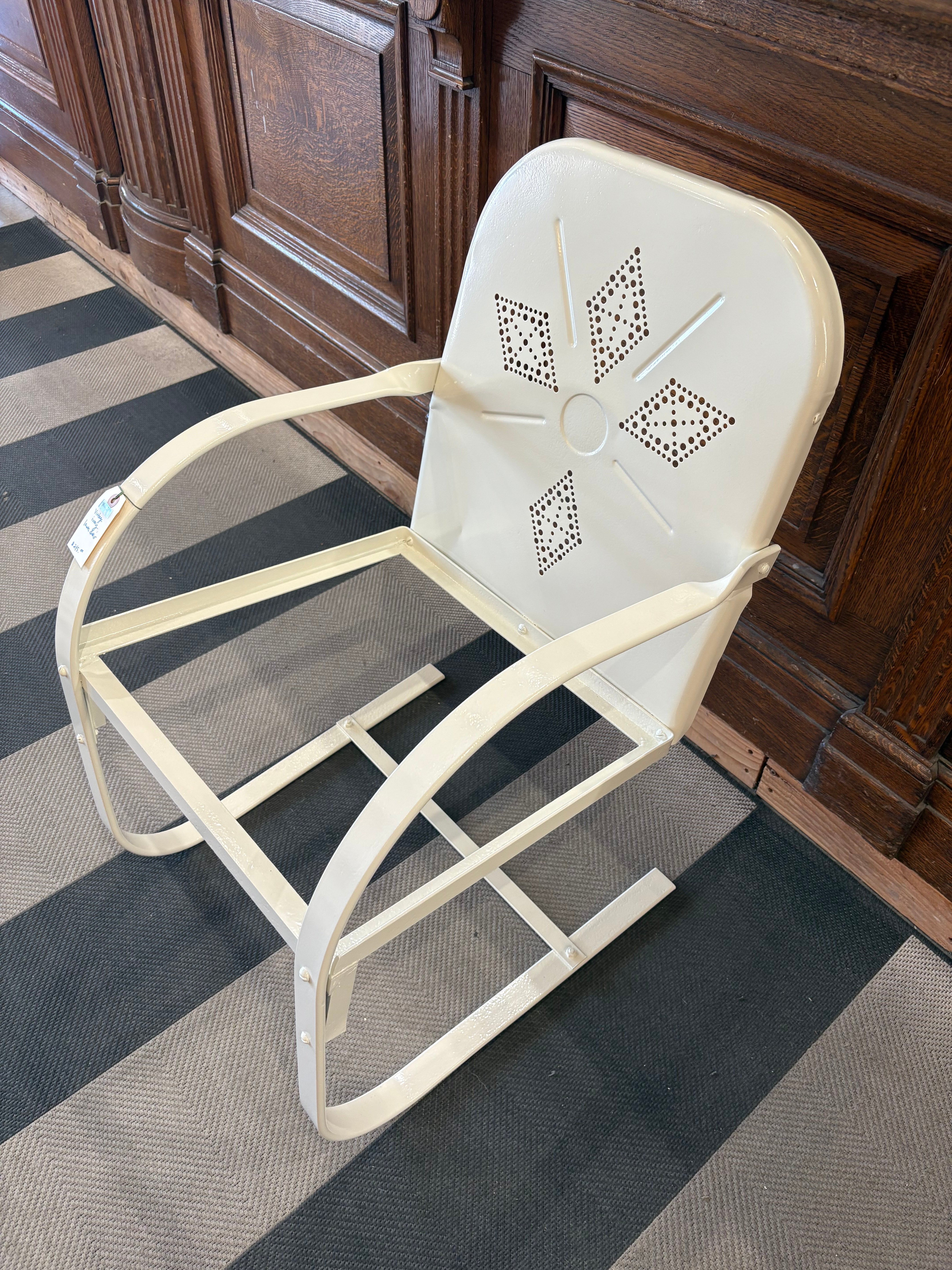 Vintage Ivory Lawn Chair (OE-62)