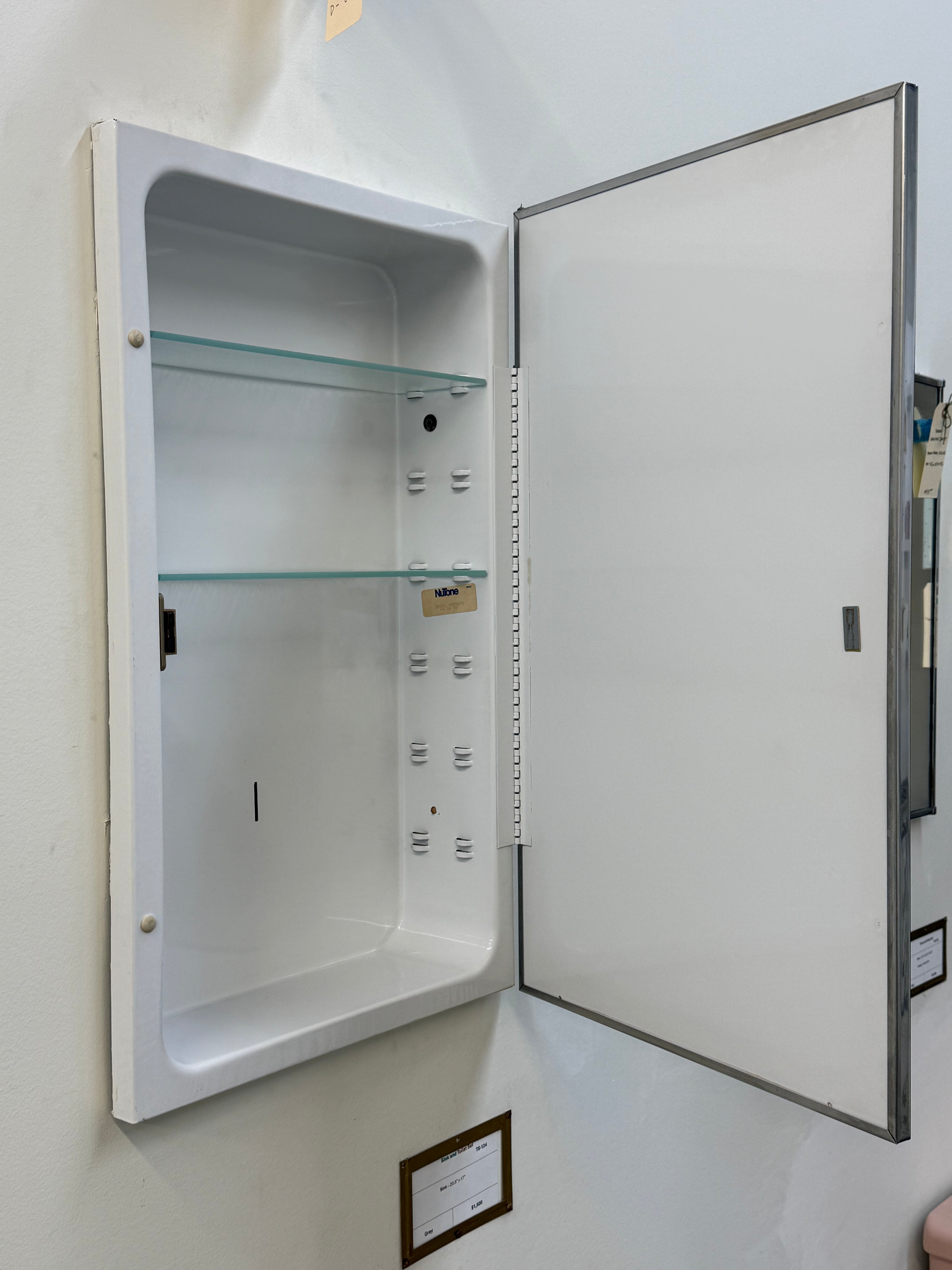 (MC-116) Medicine Cabinet