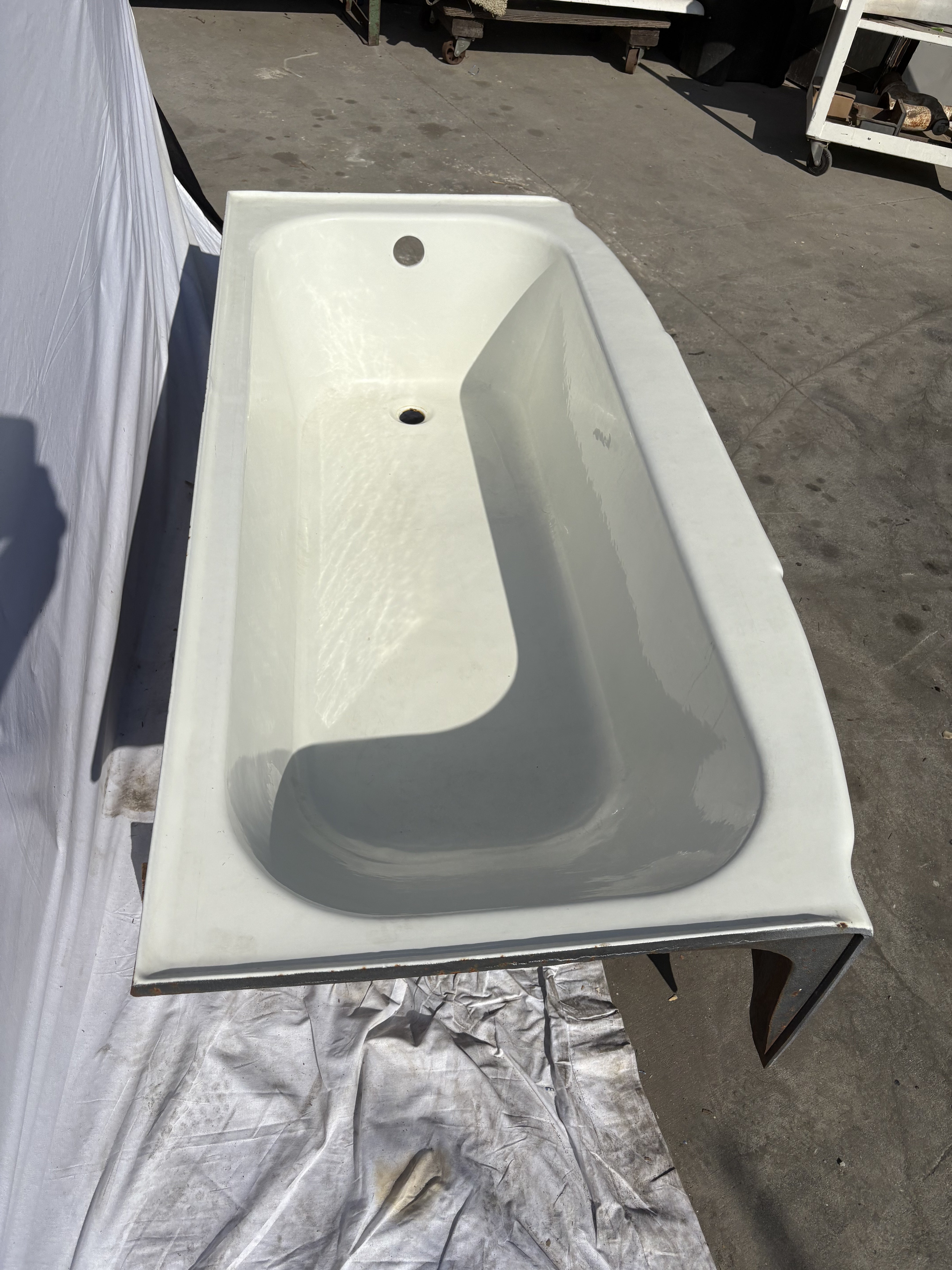 65.5" Alcove White (TB-156)