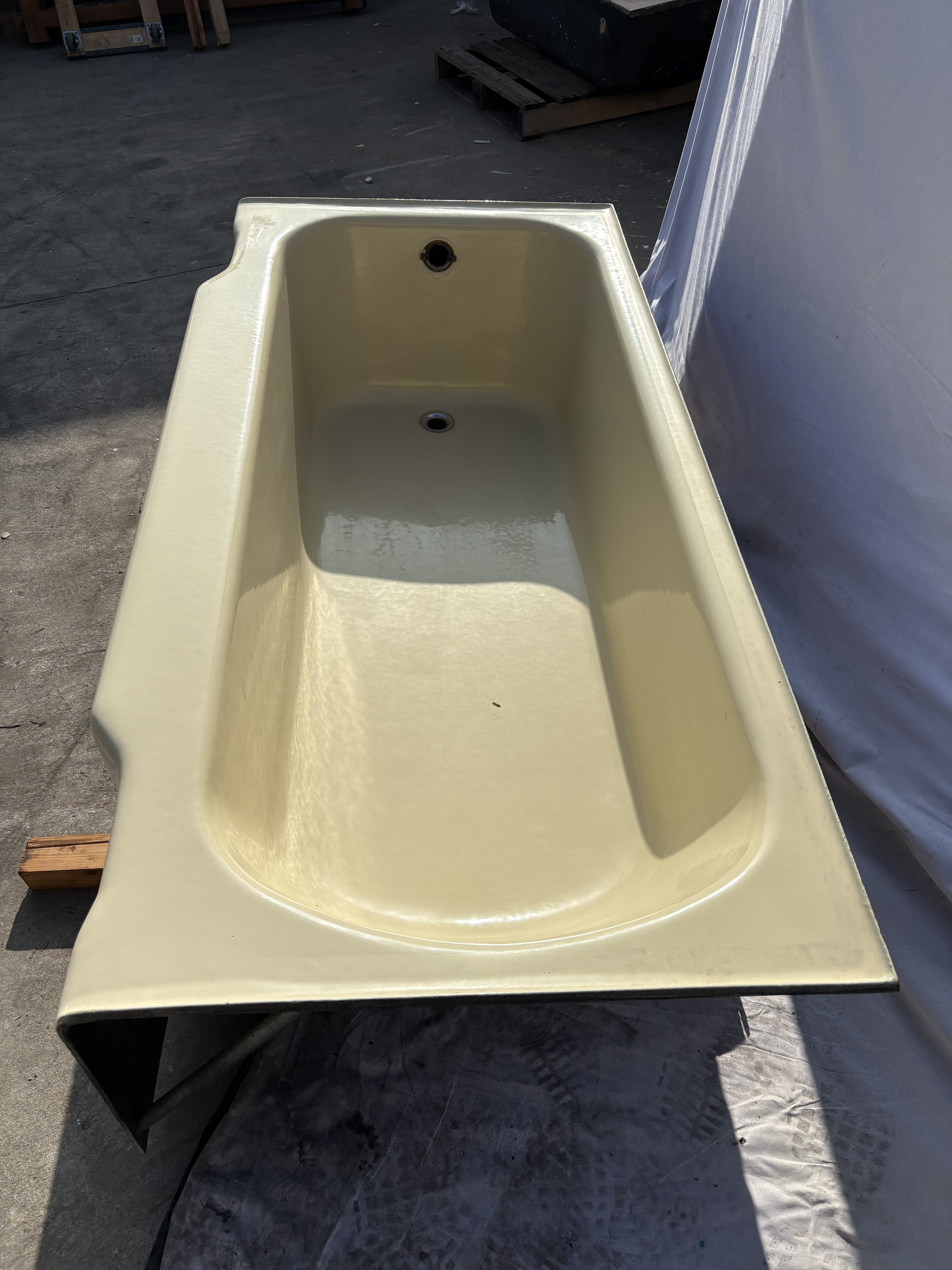 60" Alcove Off White / Tan (TB-165)