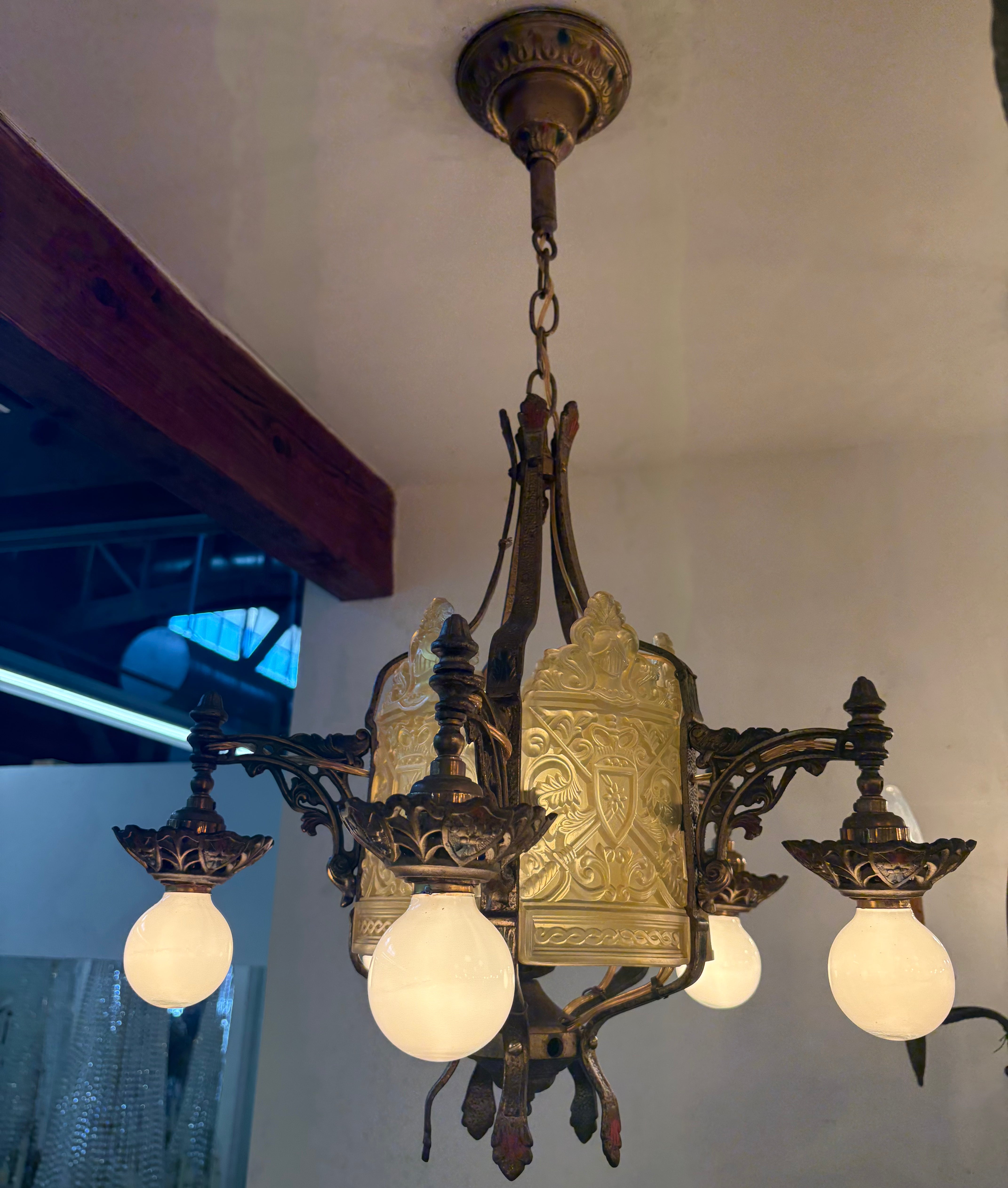 CHANDELIER – (LT-1233)