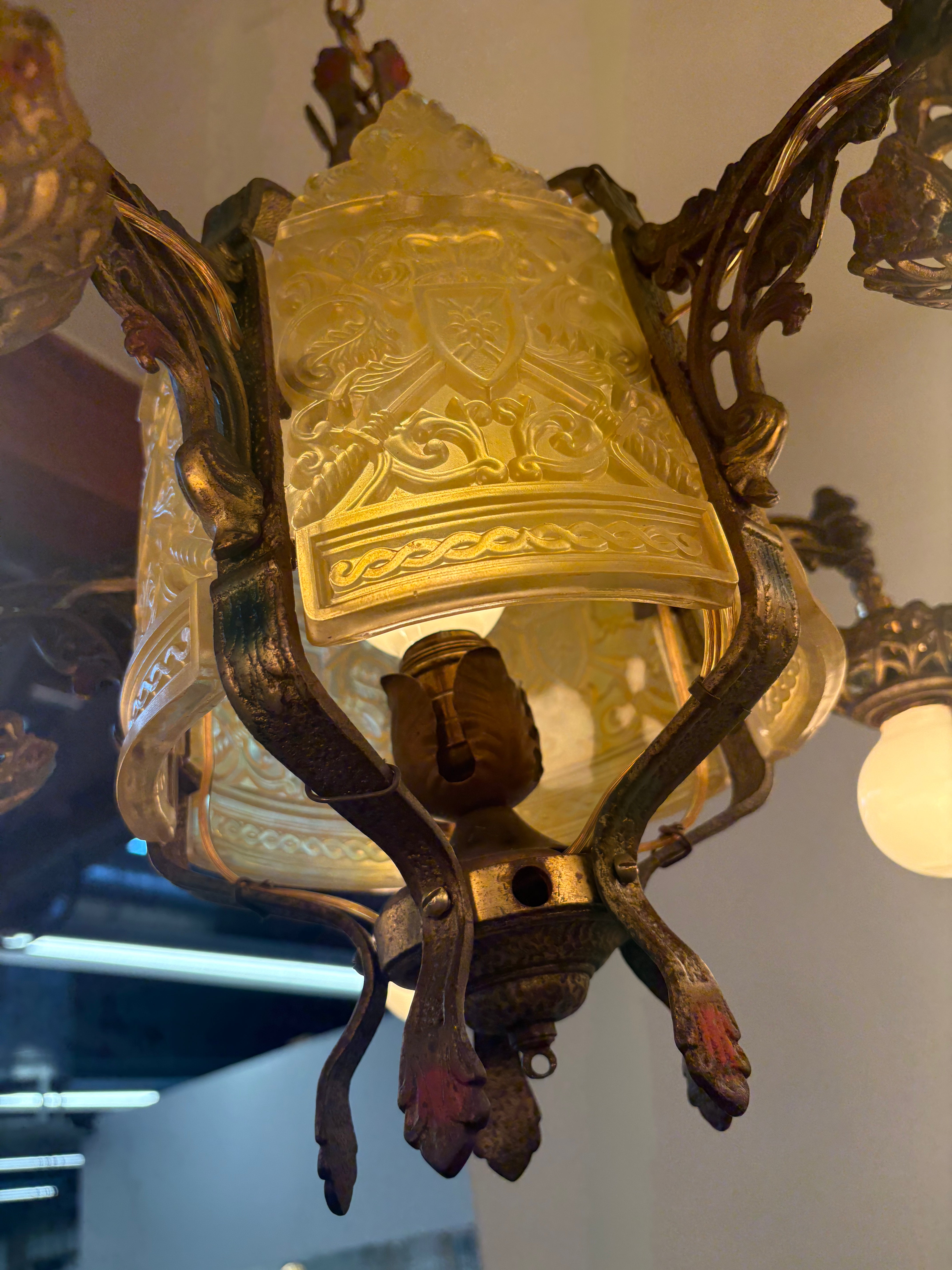 CHANDELIER – (LT-1233)