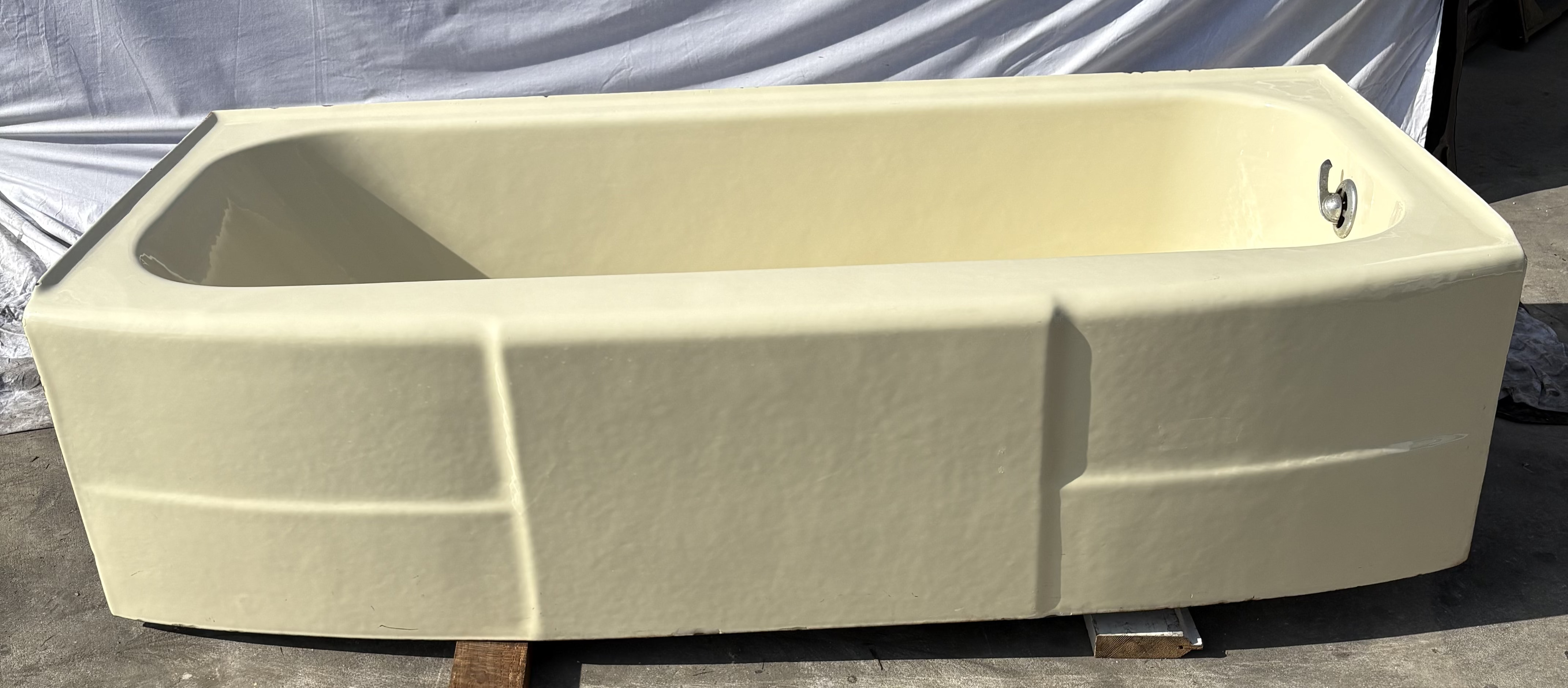 66" Alcove Off White / Tan (TB-161)