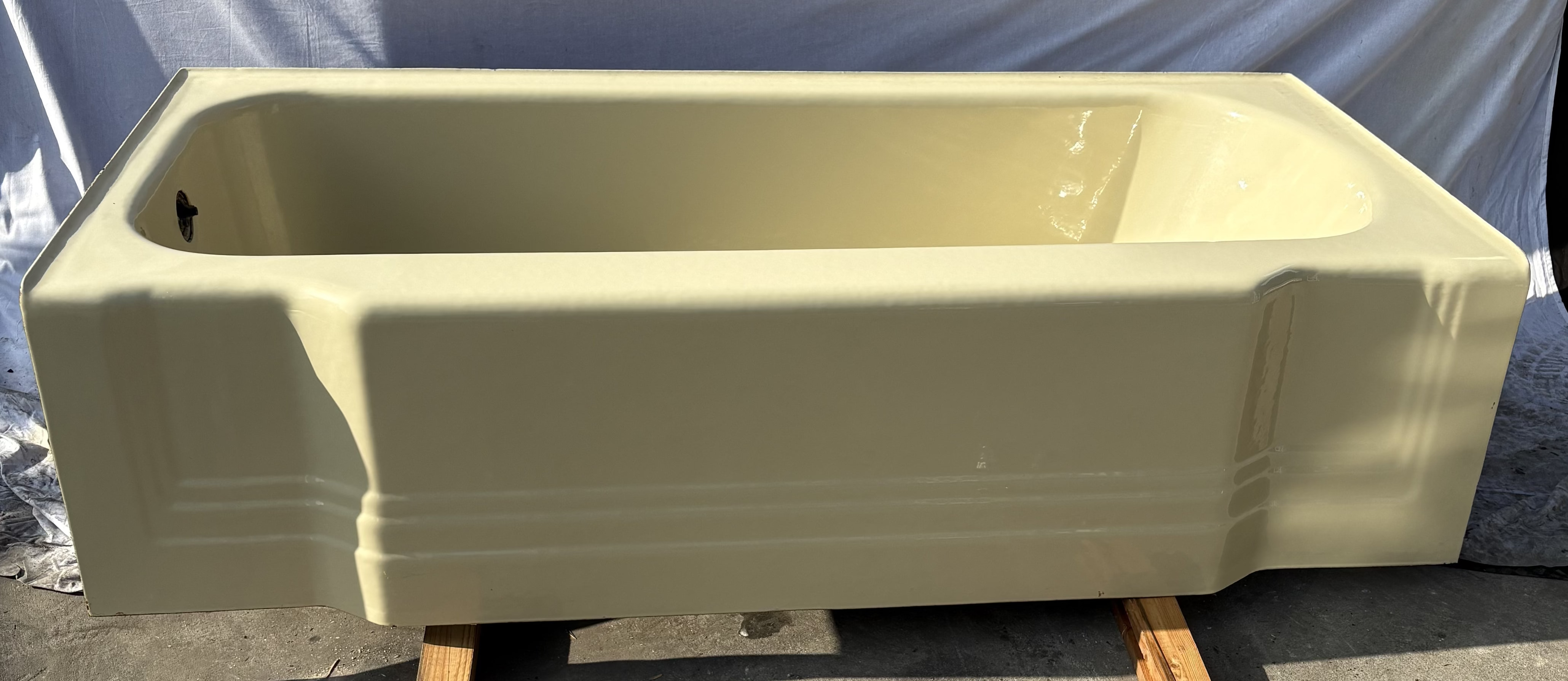 60" Alcove Off White / Tan (TB-165)