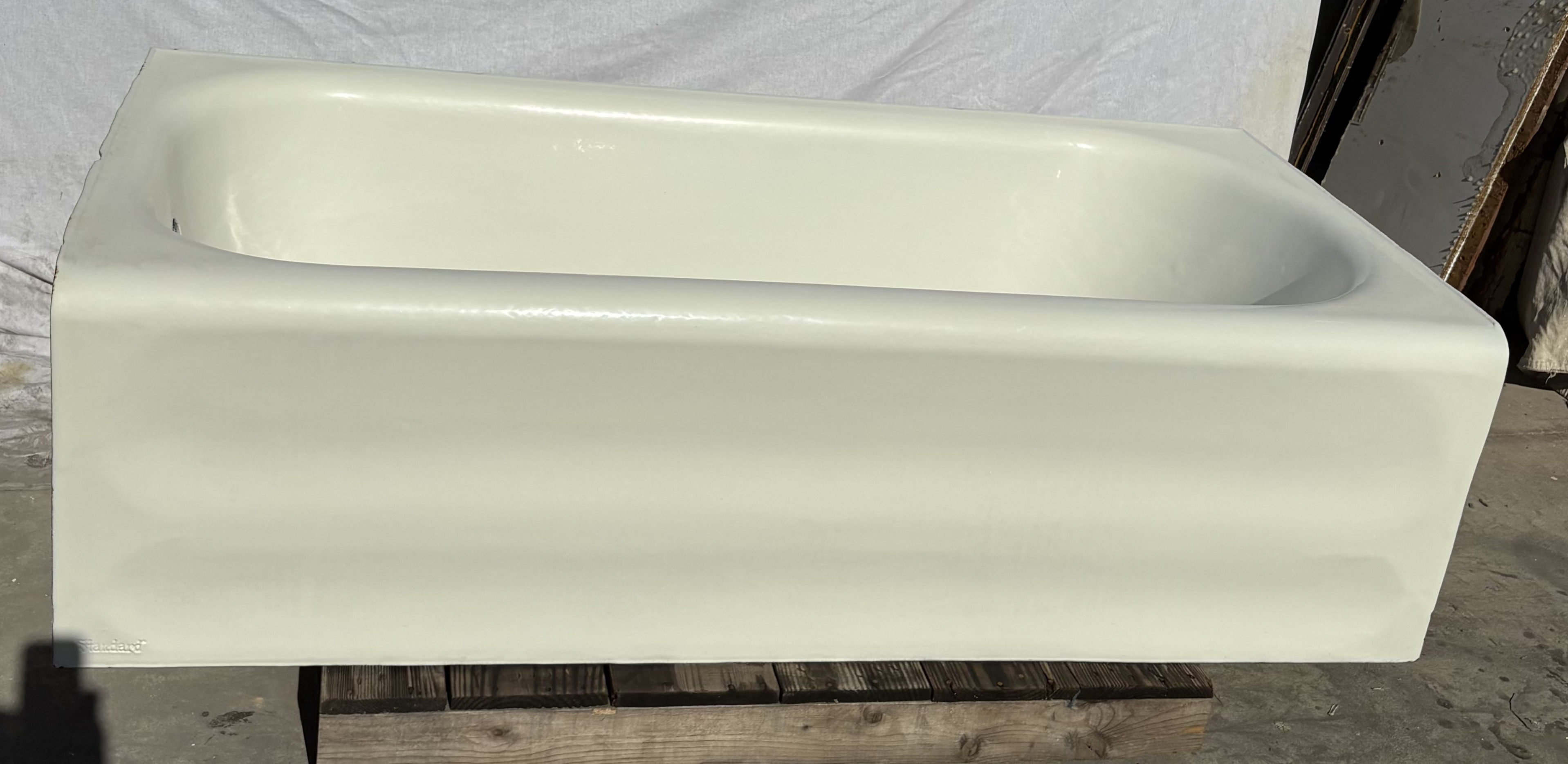 65" Alcove White (TB-171)