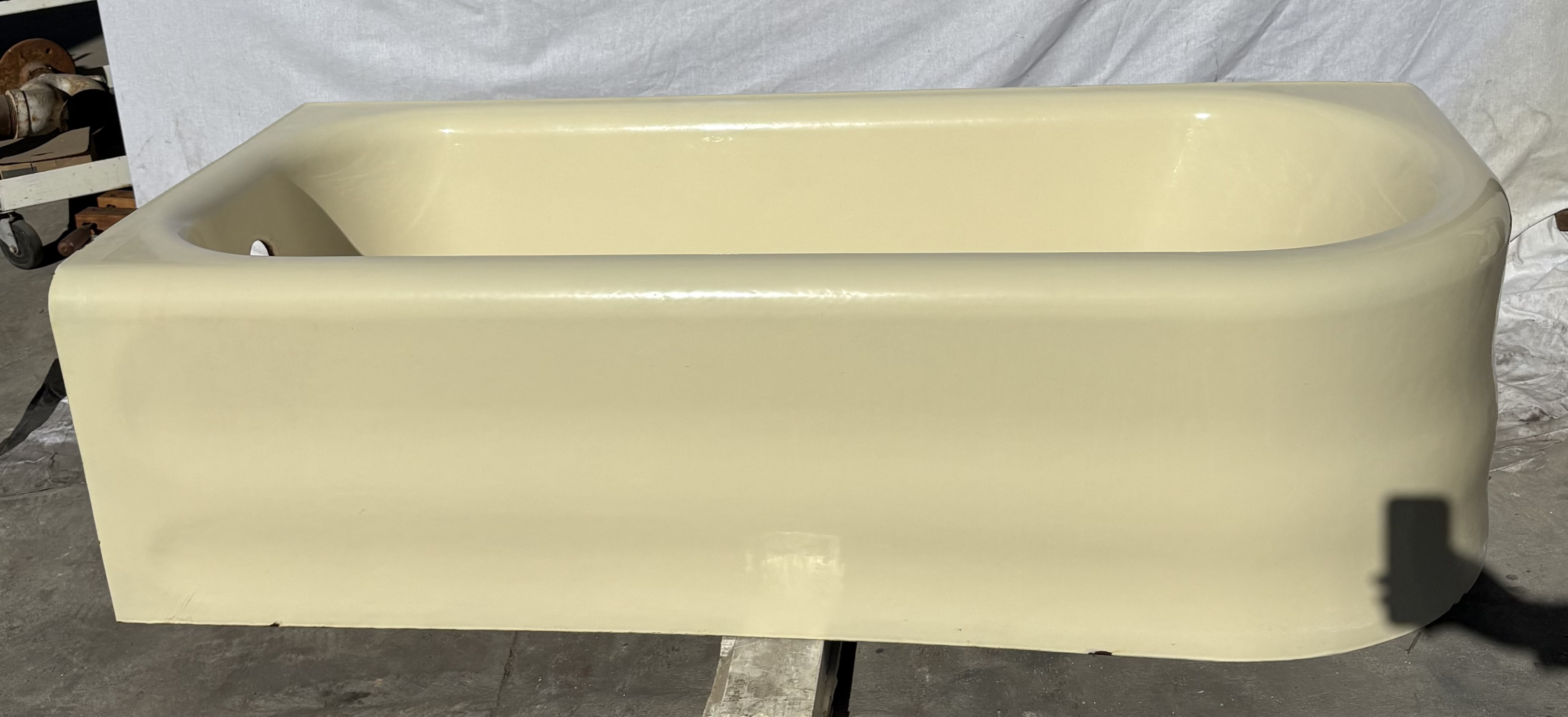 66.5" Right Corner White / Off White (TB-175)