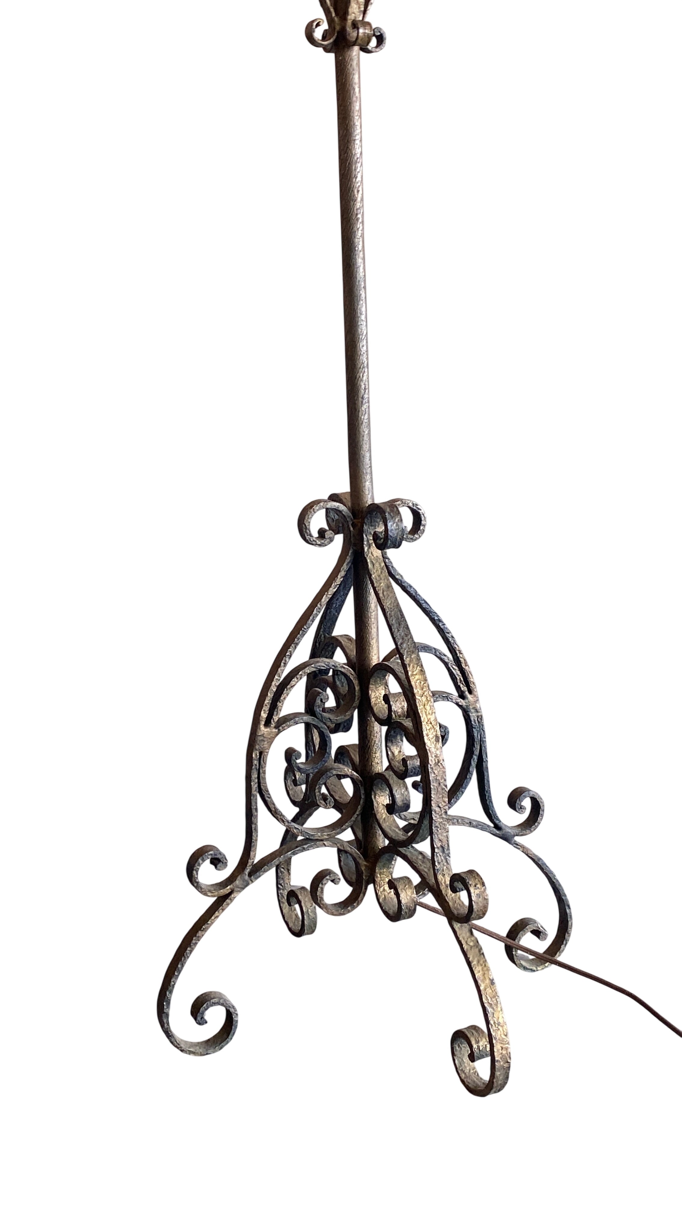 Scrolled ironwork floor lamp with hammered finish (LT-448)