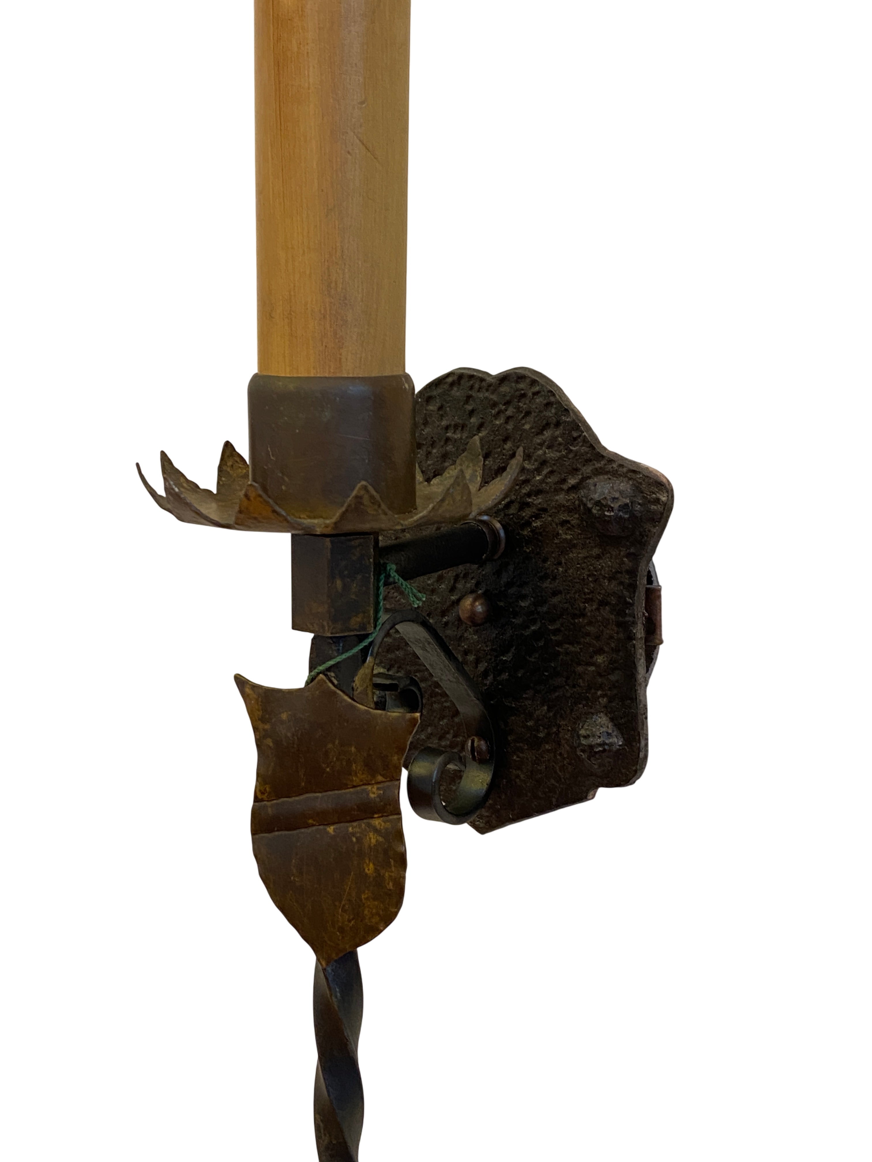 Twisted cast-iron sconce with shield detail (LT-252)