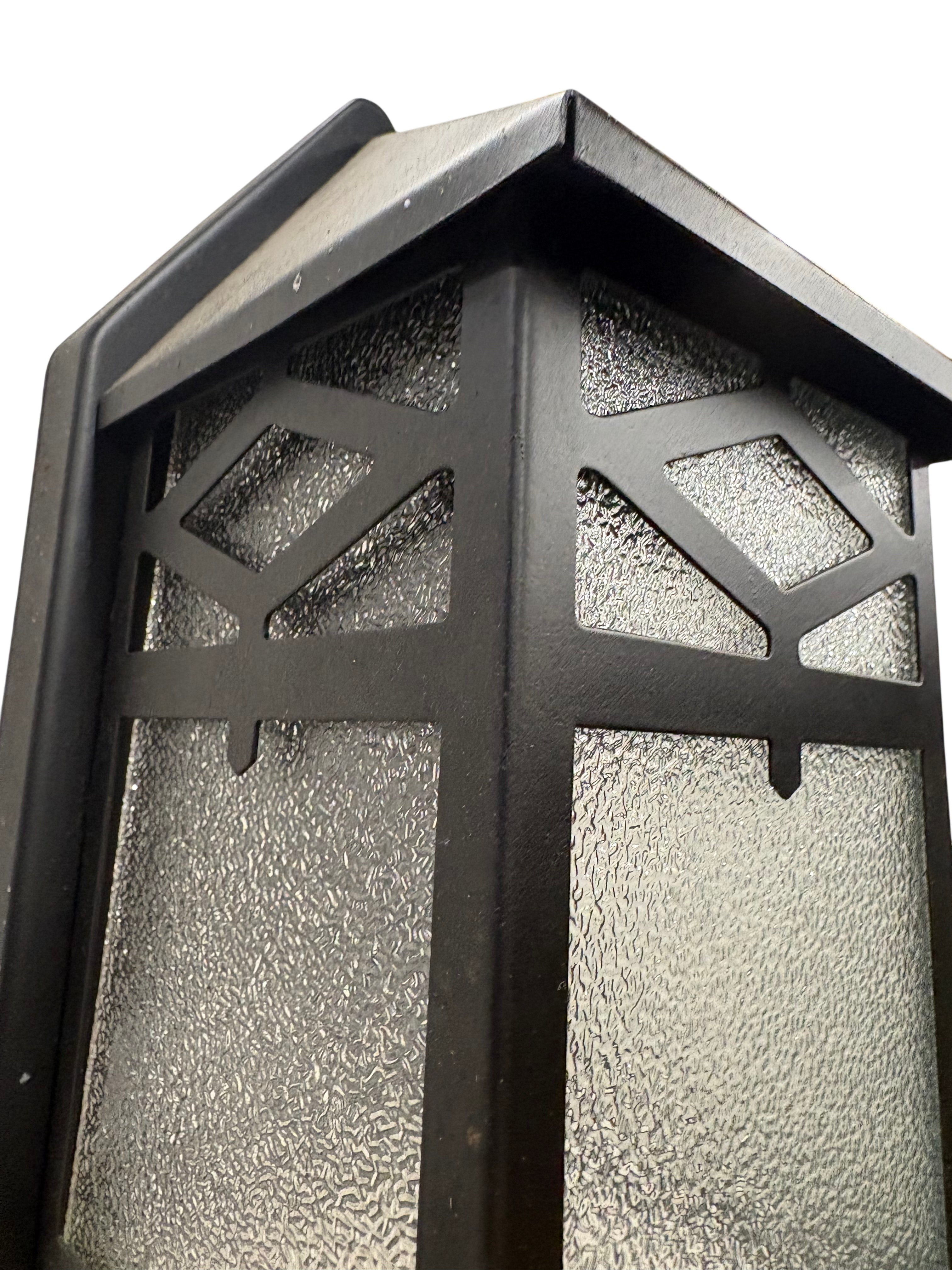 Arts & Crafts Style Exterior Wall Lantern – Textured Glass (lt-1138)