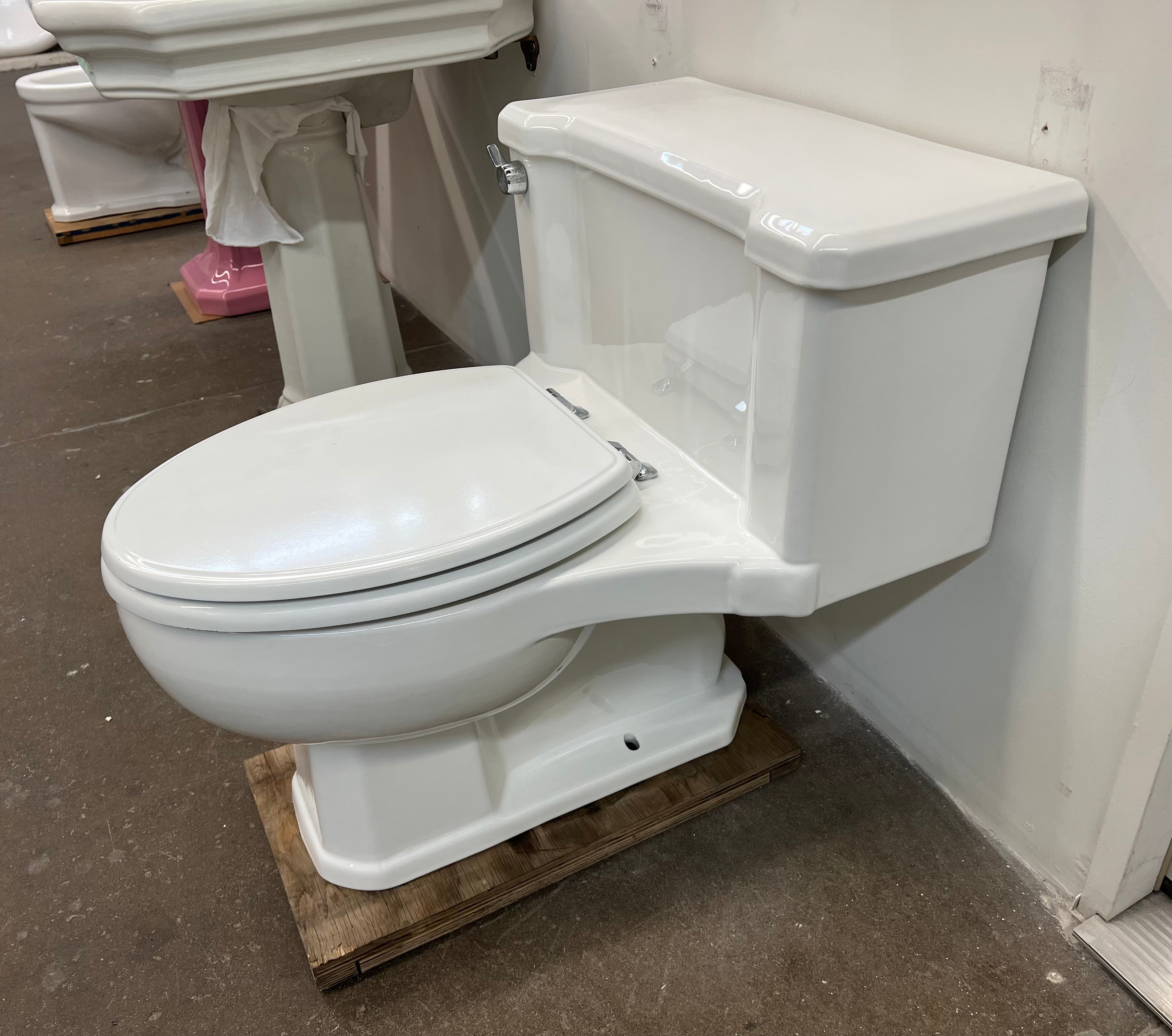 Kohler One-Piece Toilet w/ Elongated Bowl (TOIL-21)