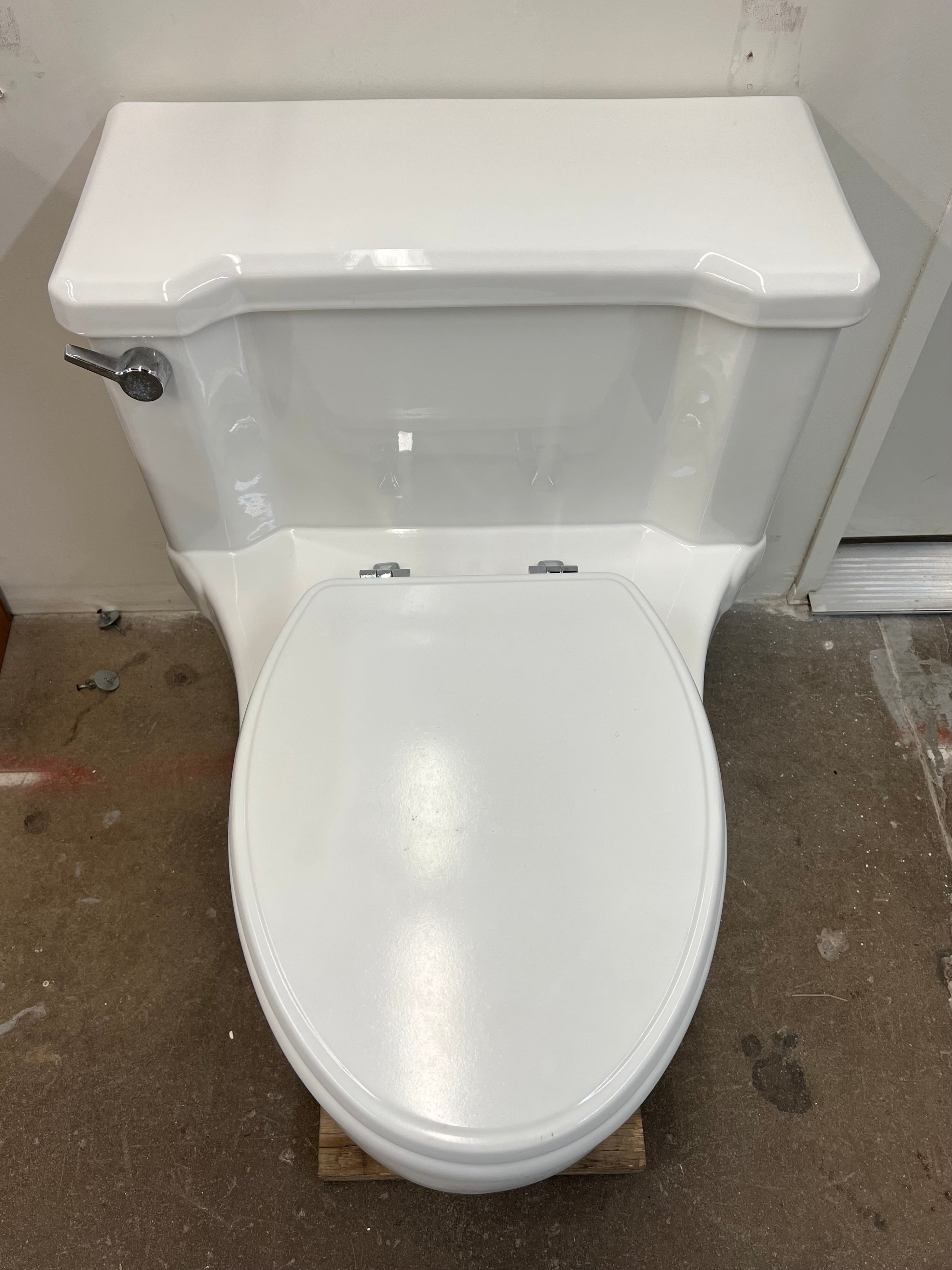 Kohler One-Piece Toilet w/ Elongated Bowl (TOIL-21)