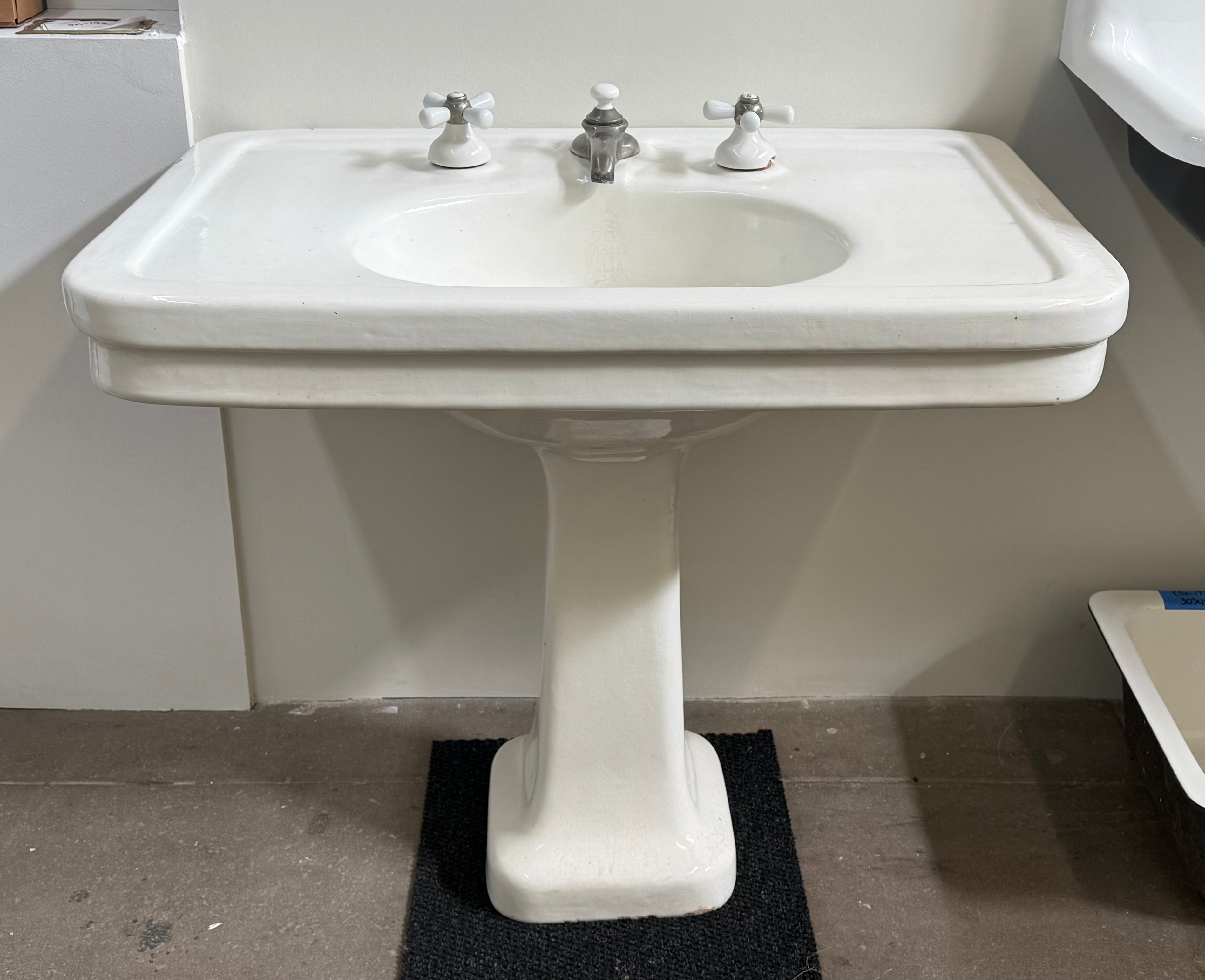 (SK-194) J.L. Mott Pedestal Sink