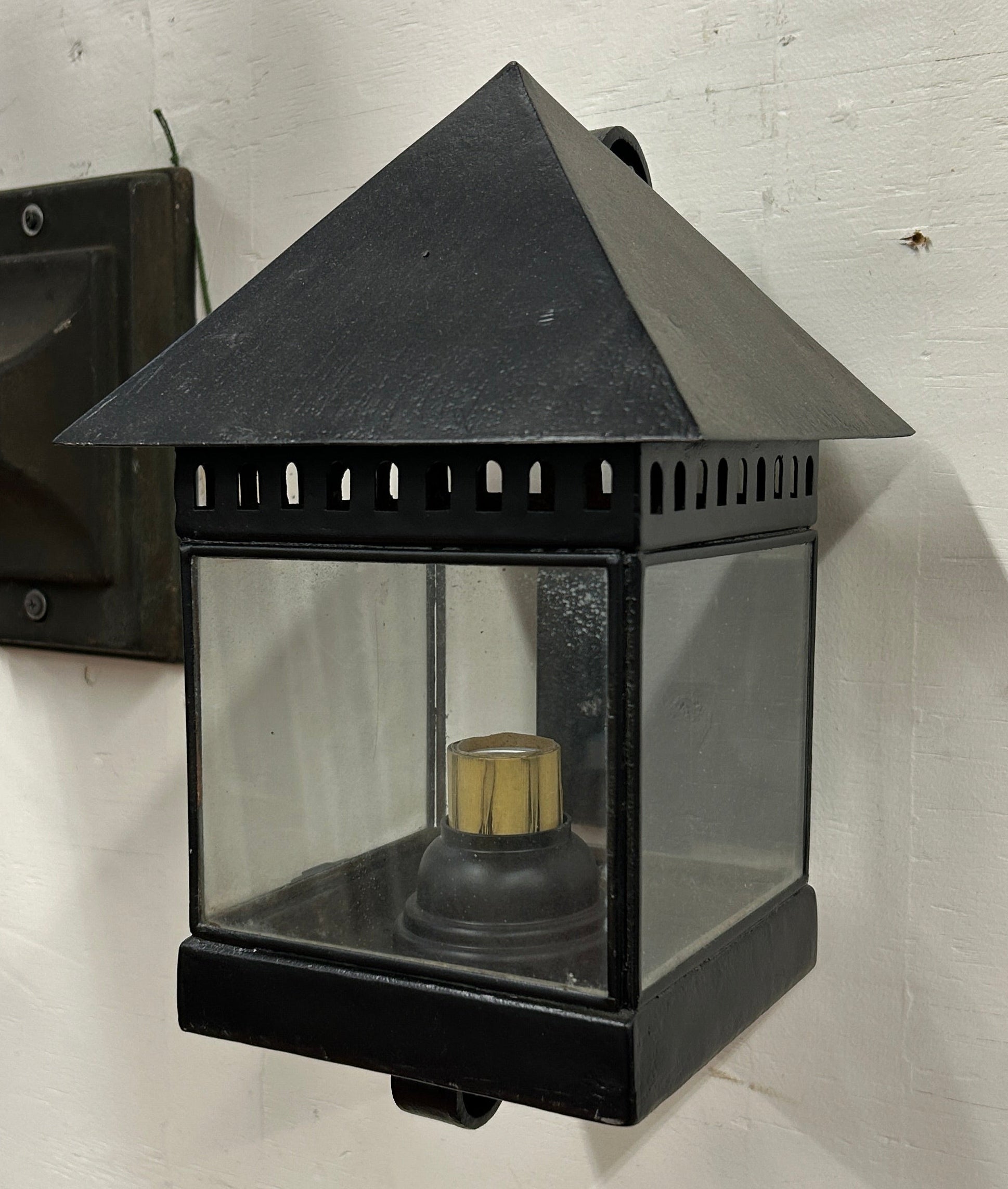 Ext. Pyramid Sconce (LT-854)