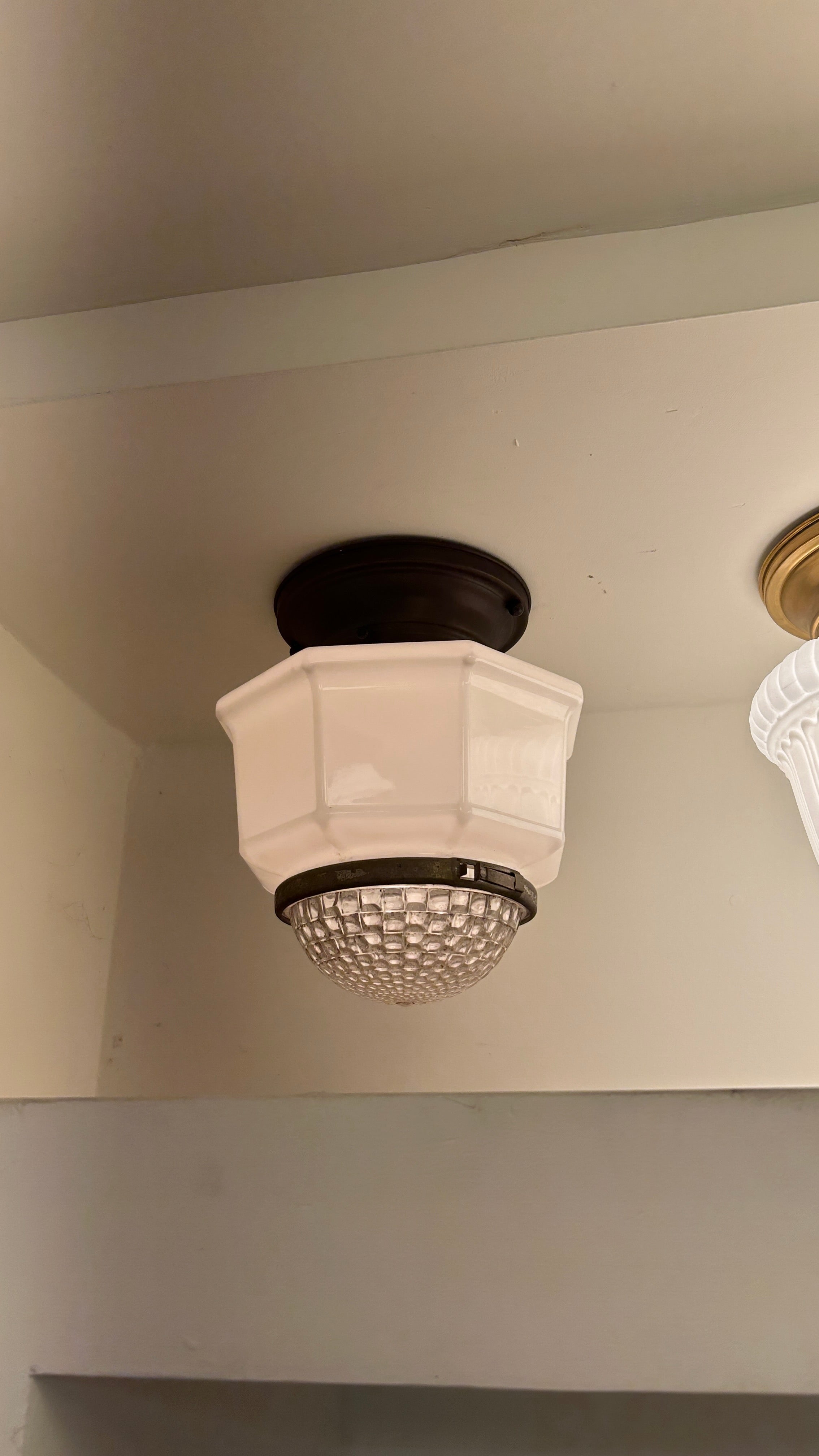 Segmented Ceiling Mount w/ Clear Lens (LT-841)