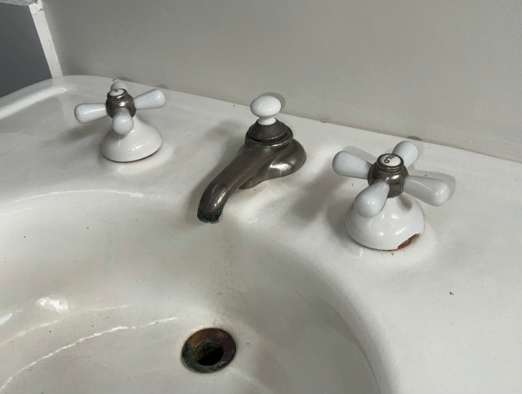 (SK-194) J.L. Mott Pedestal Sink