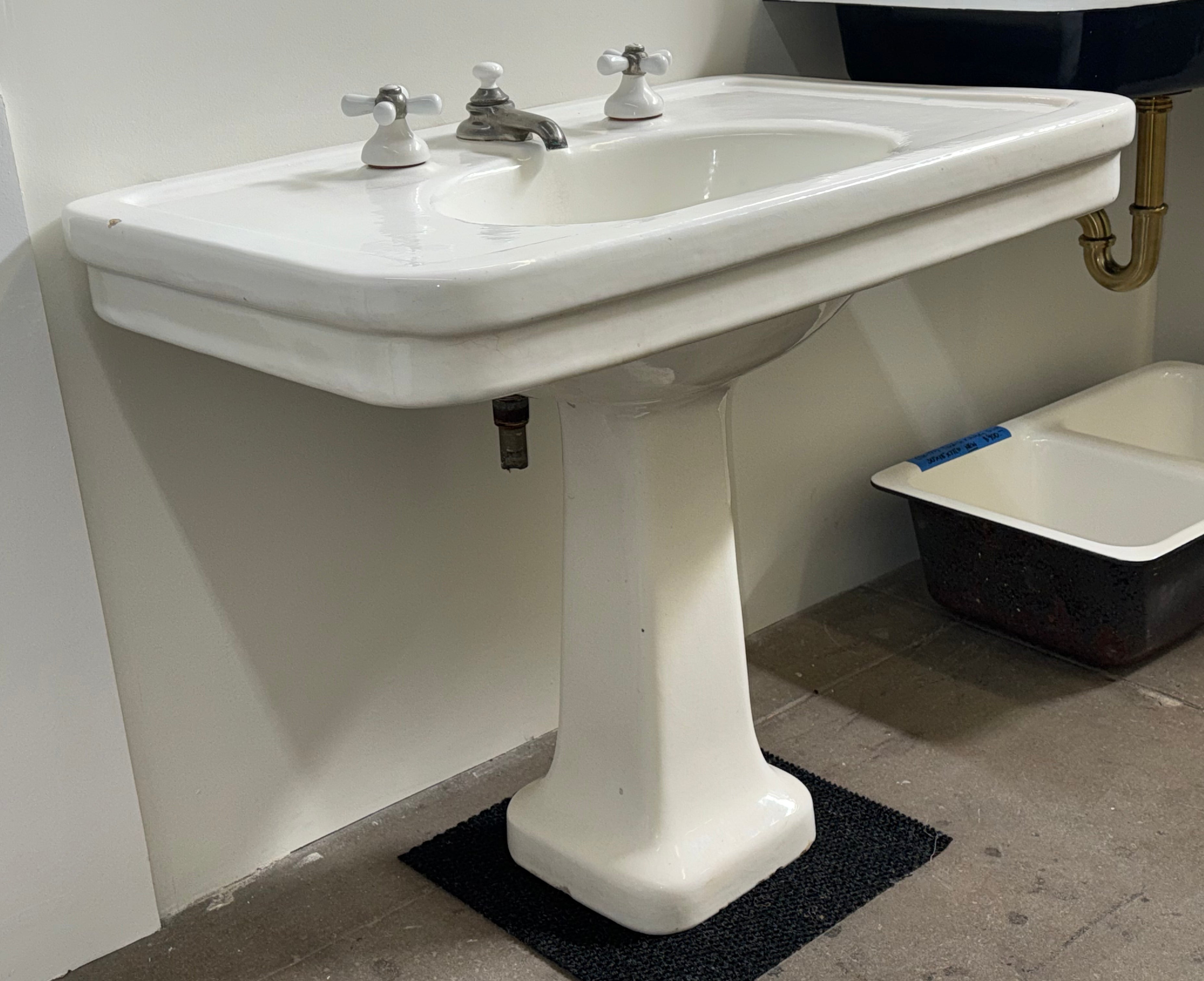 (SK-194) J.L. Mott Pedestal Sink