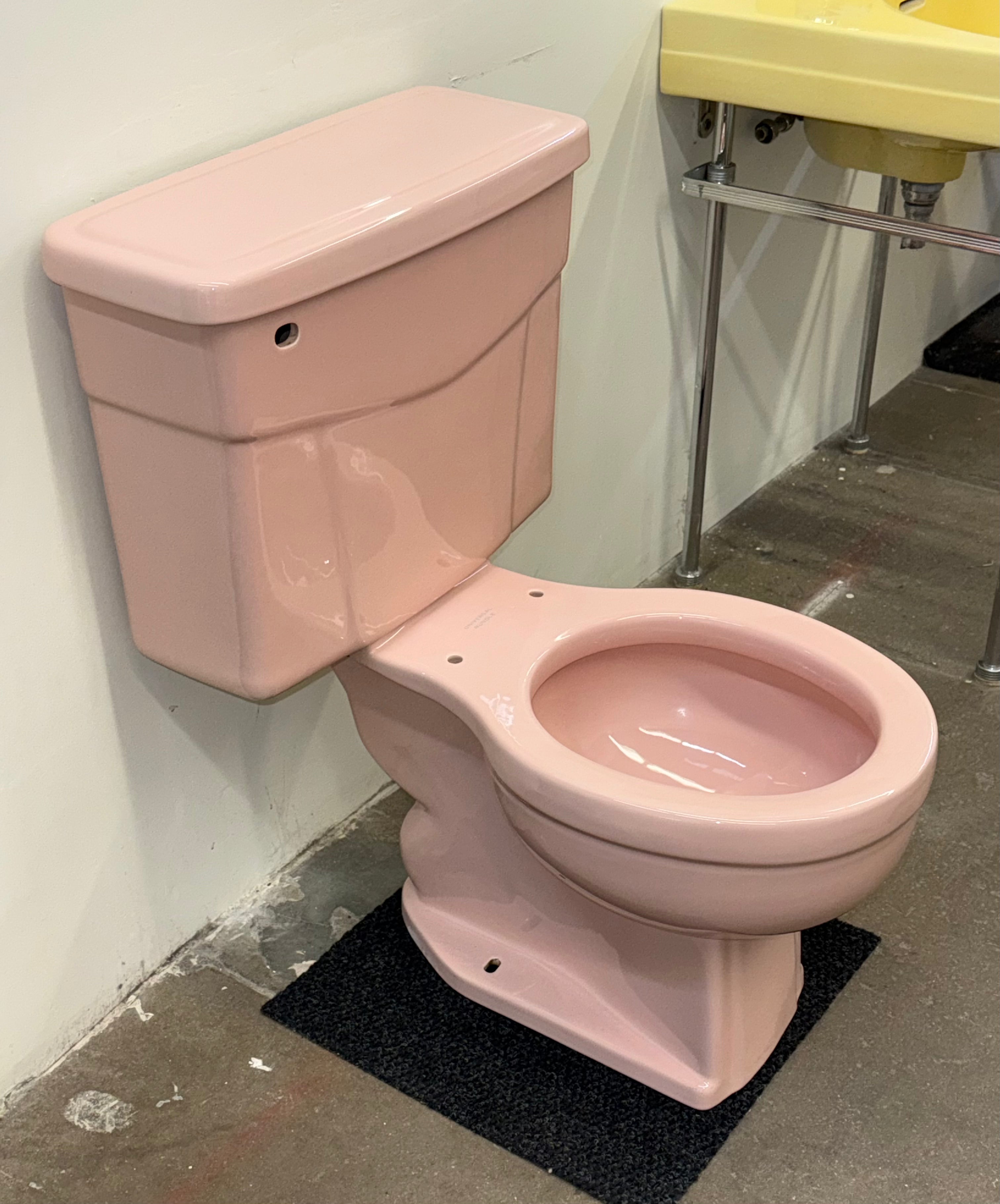 (WC-121) Universal Rundle Pink Toilet