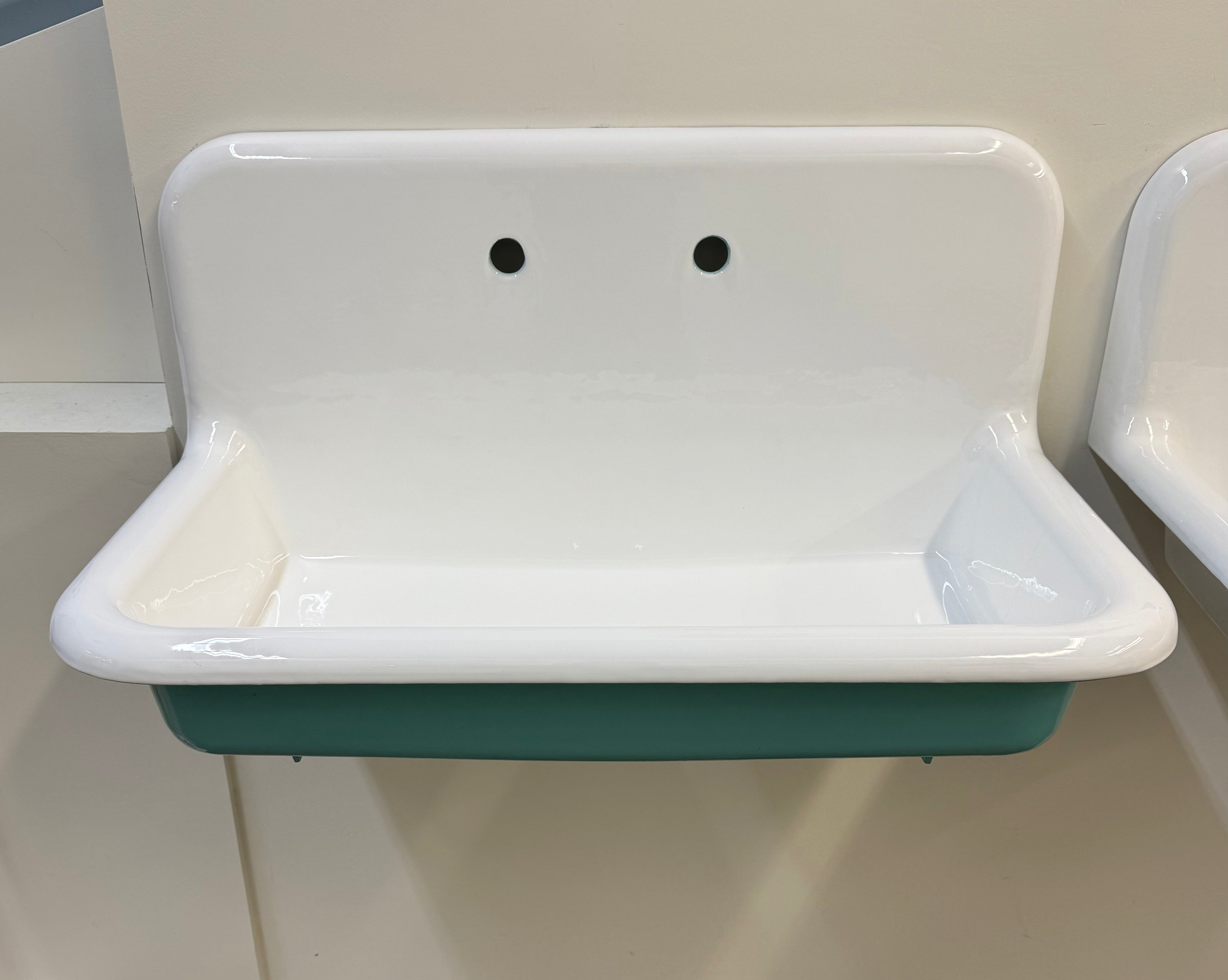 (SK-142) Enameled Roll Rim Sink