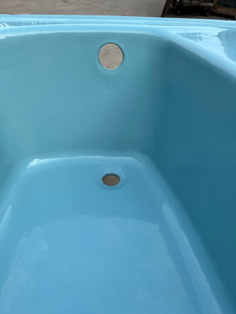 Std. 'Contour' Corner Bathtub, Clair de Lune (TB-123)