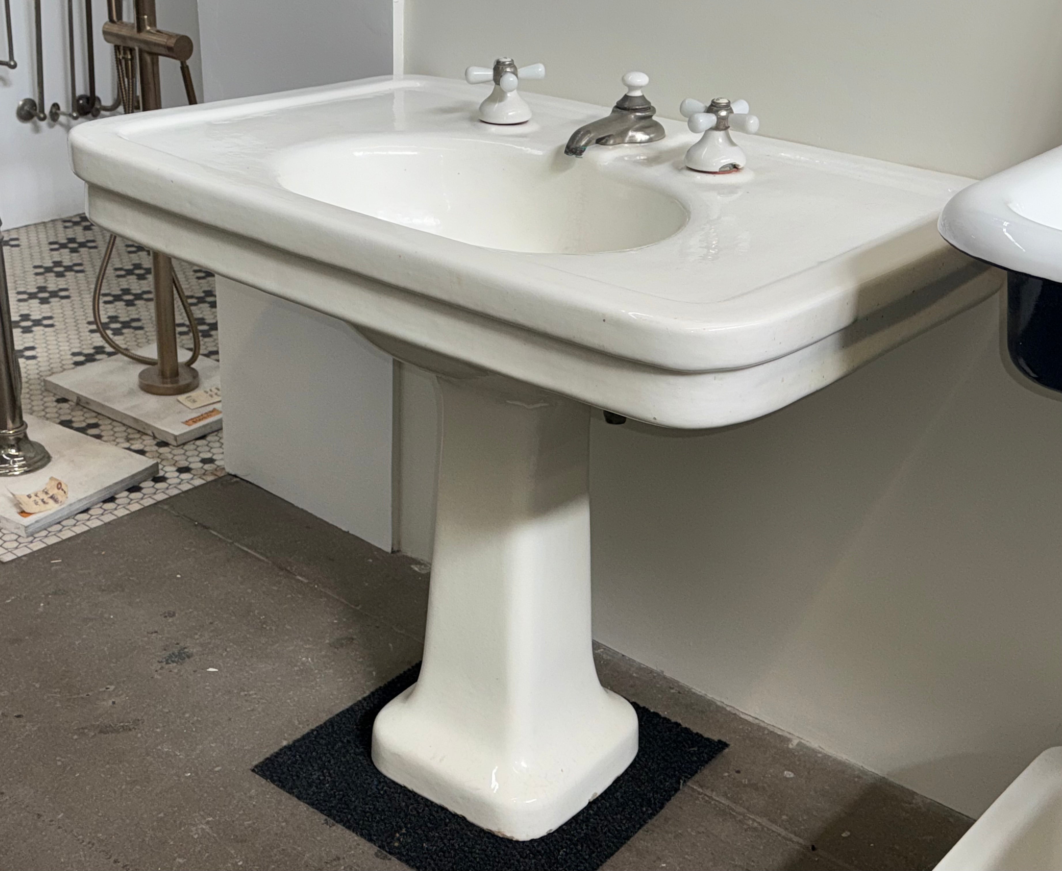 (SK-194) J.L. Mott Pedestal Sink