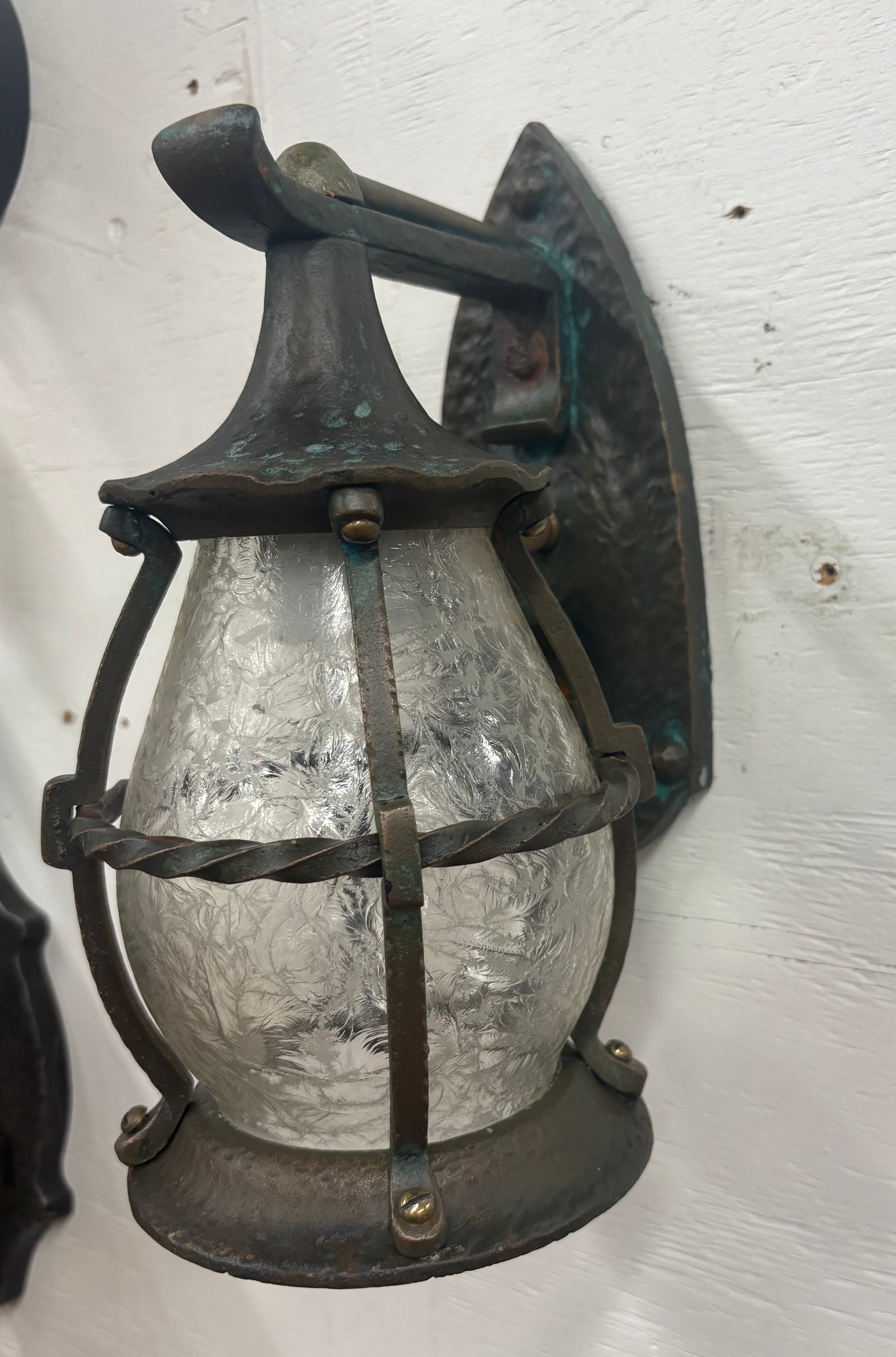 EXTERIOR WALL LANTERN – TEXTURED GLASS (LT-1244)