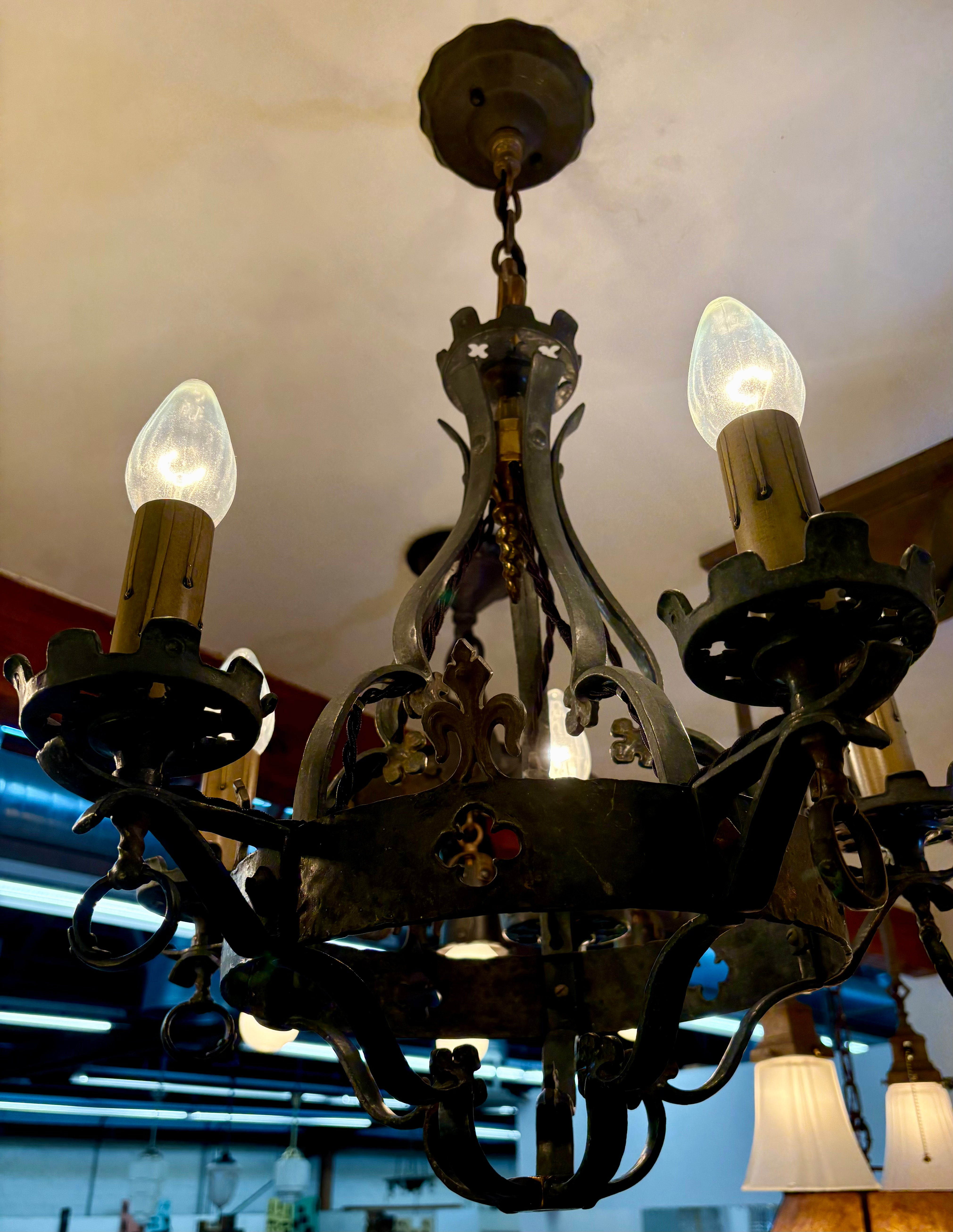 CHANDELIER –  (LT-1249)