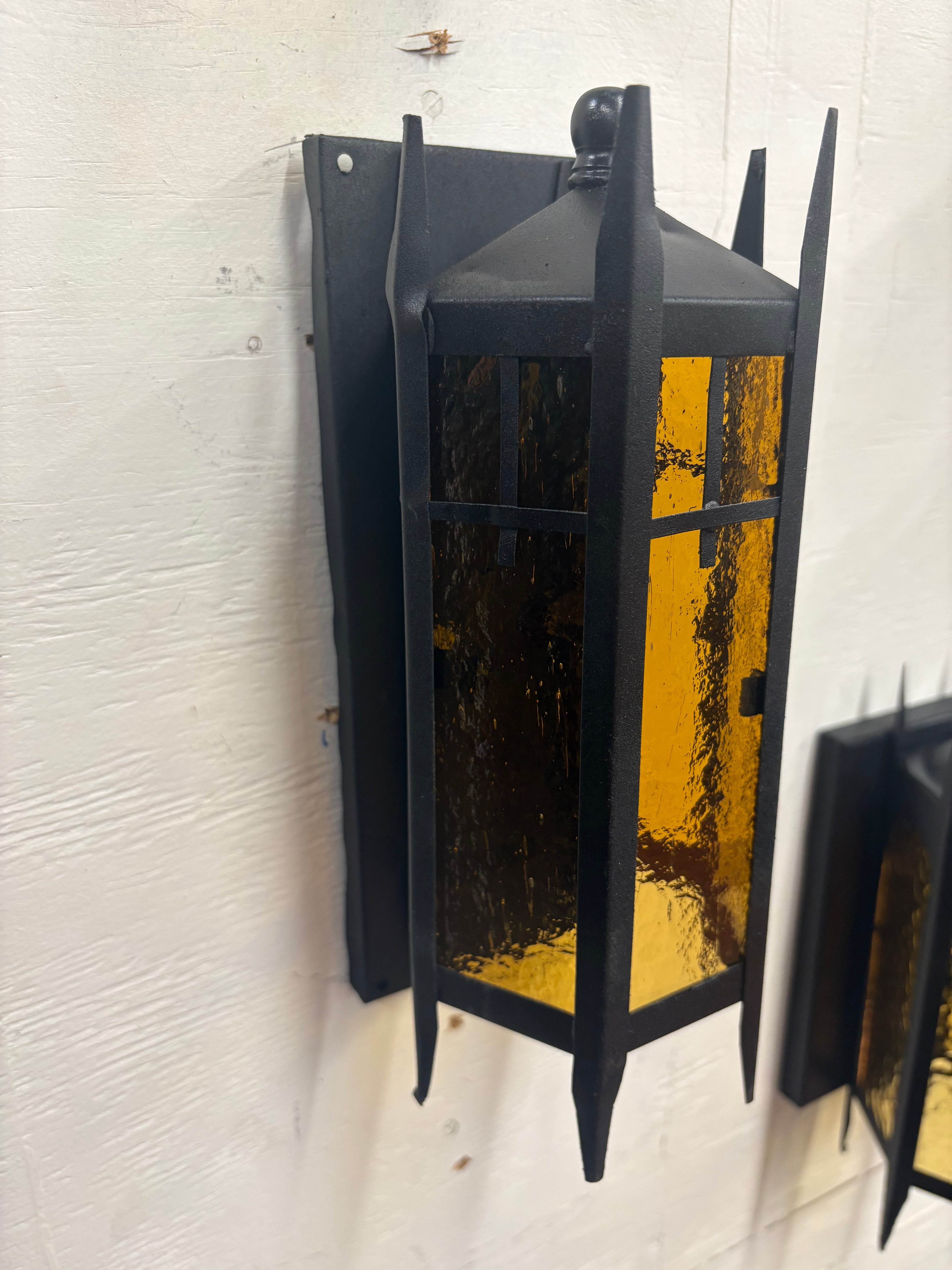 EXTERIOR WALL LANTERN – TEXTURED GLASS (LT-1250)