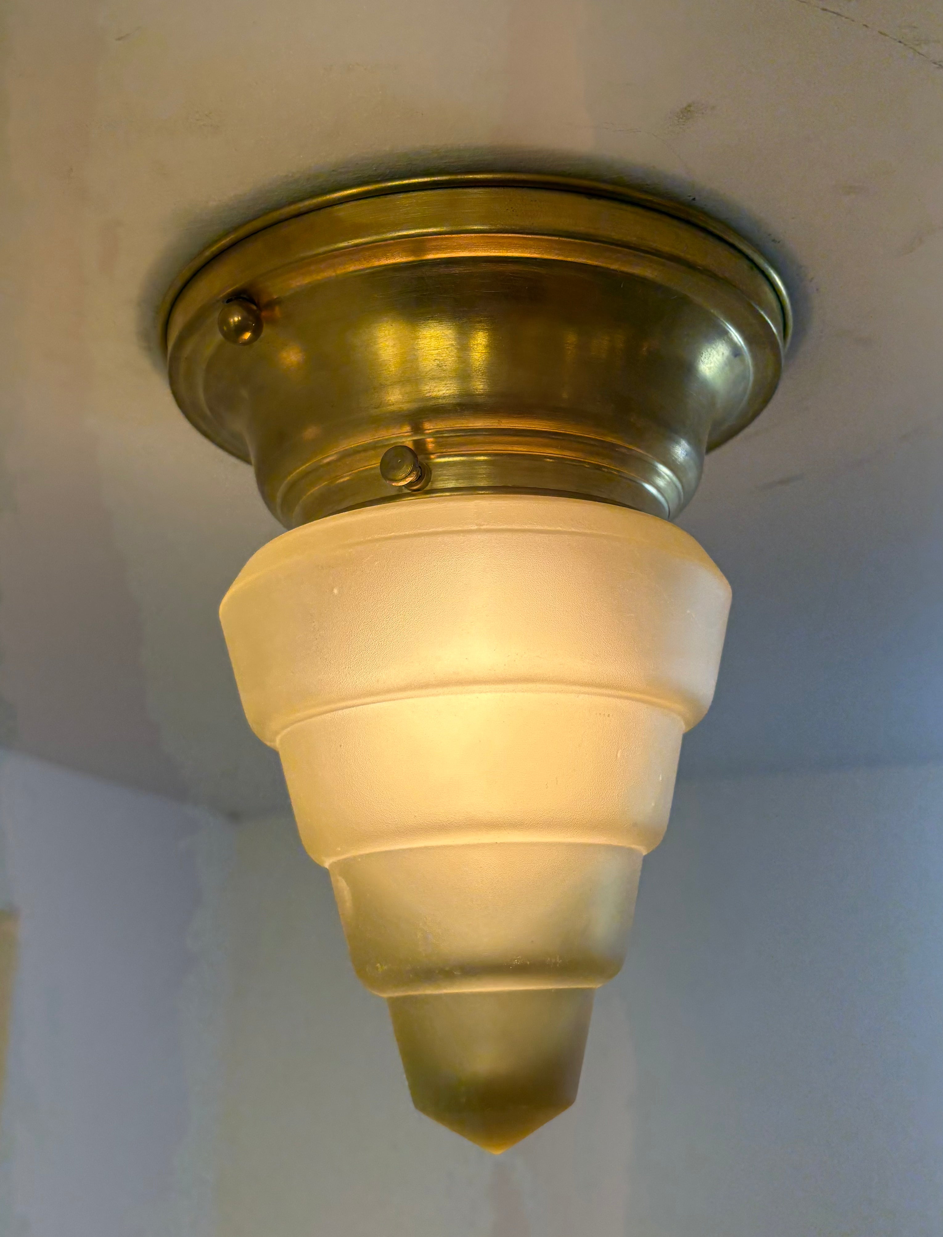CEILING MOUNT LIGHT – (LT-1209)