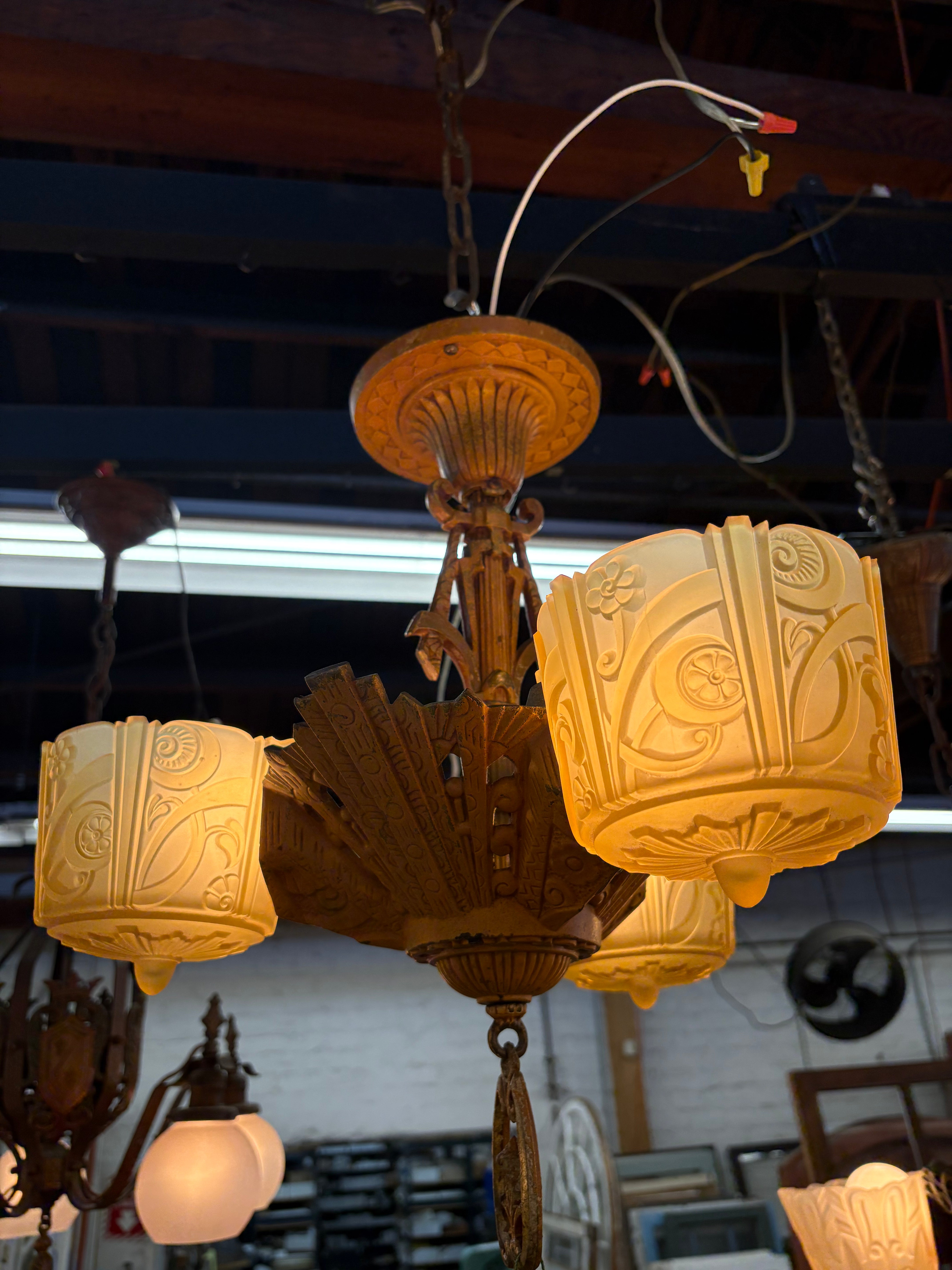 Chandelier (LT- 1090)