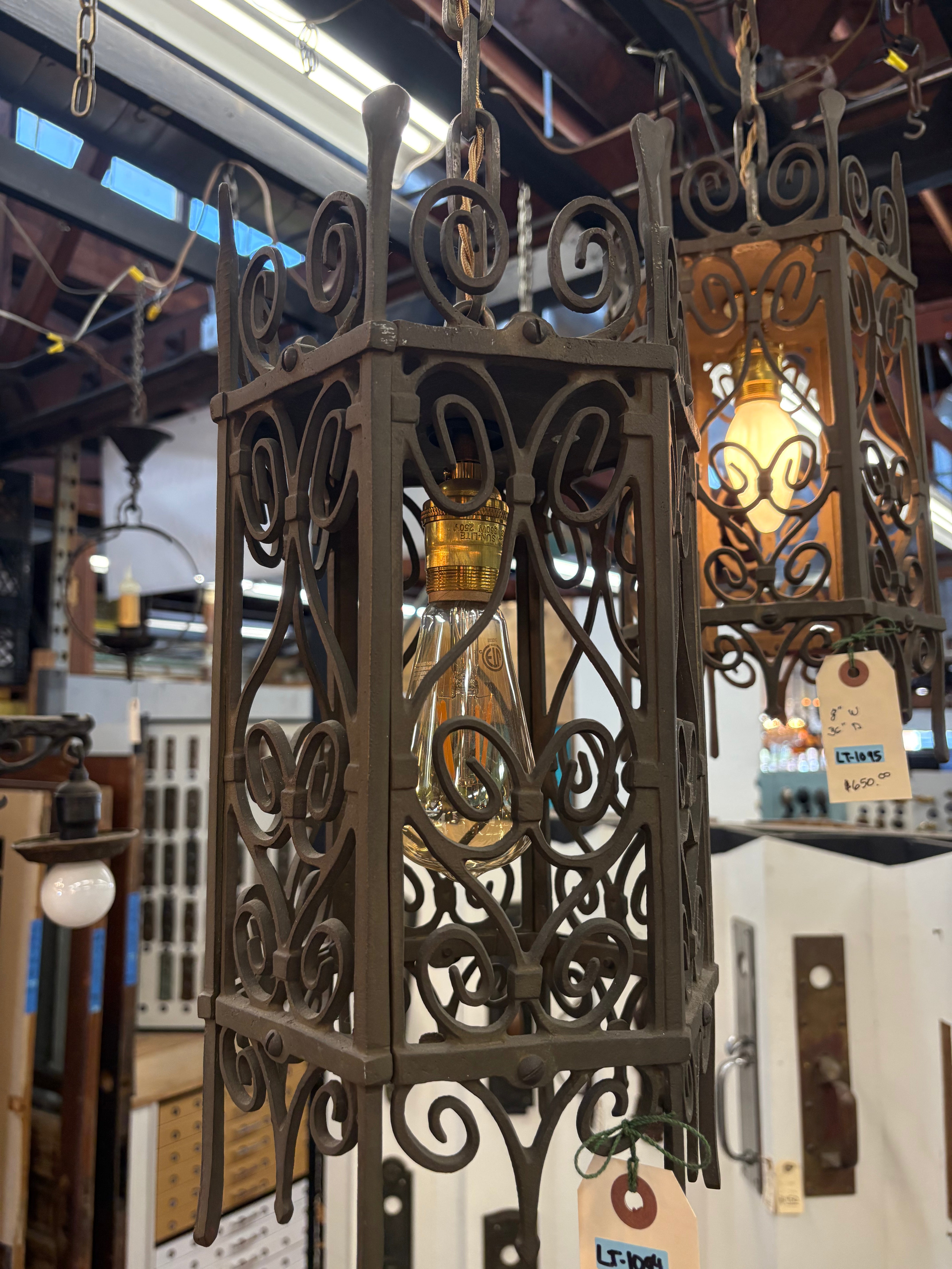 Chandelier (LT- 1094)