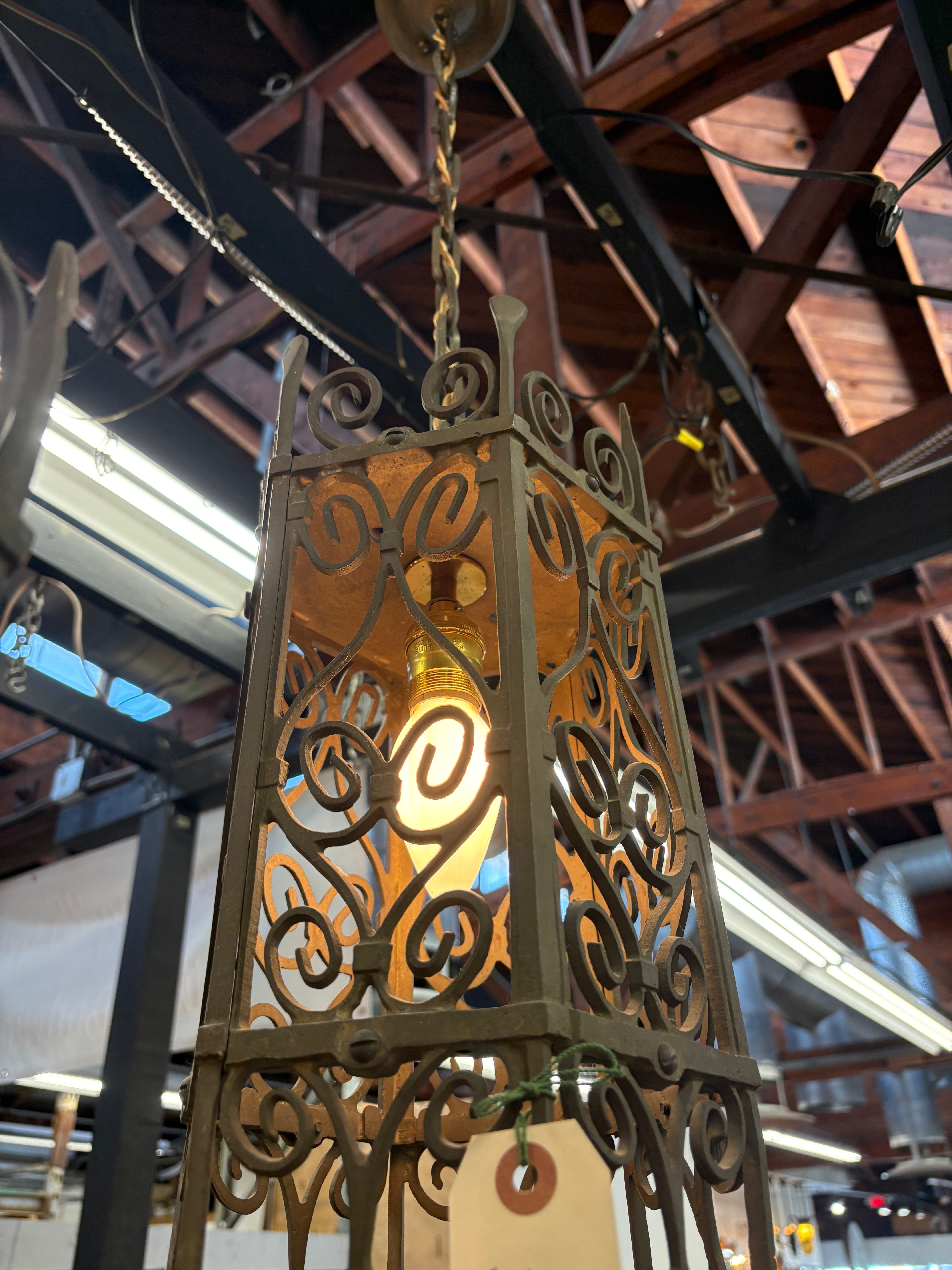 Chandelier (LT- 1095)