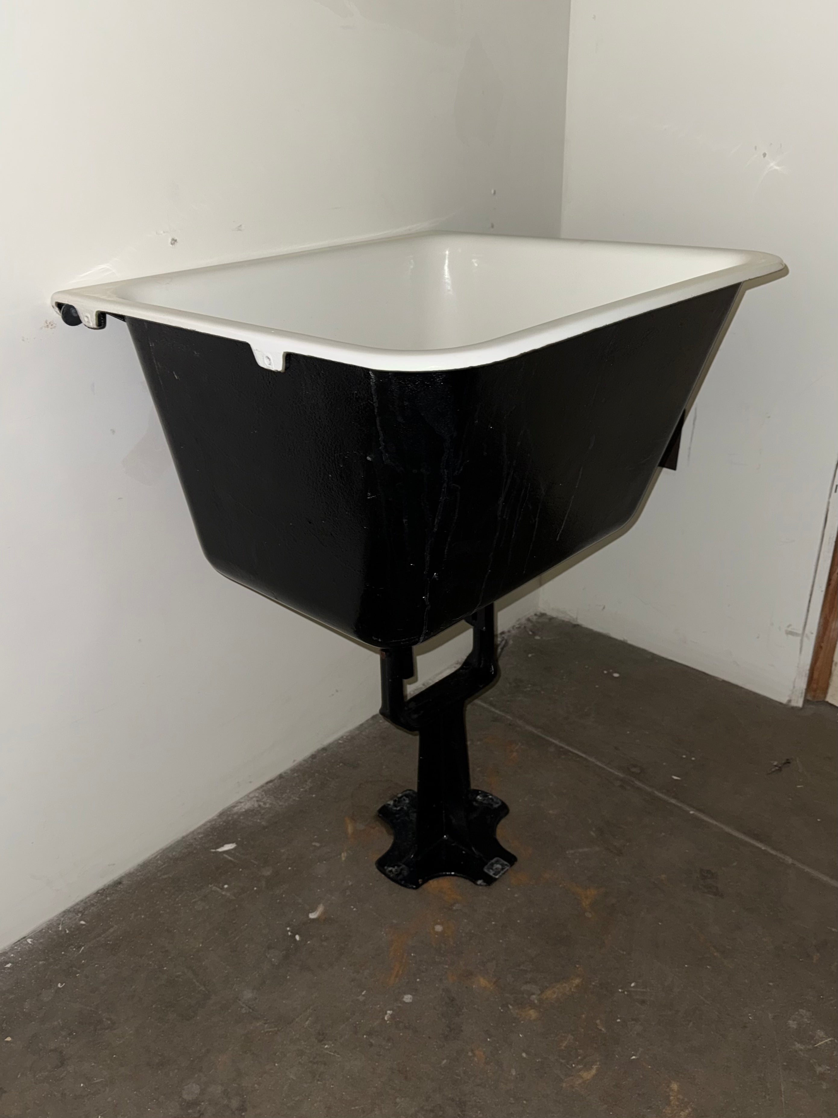 (UT-104) Refinished Laundry Sink