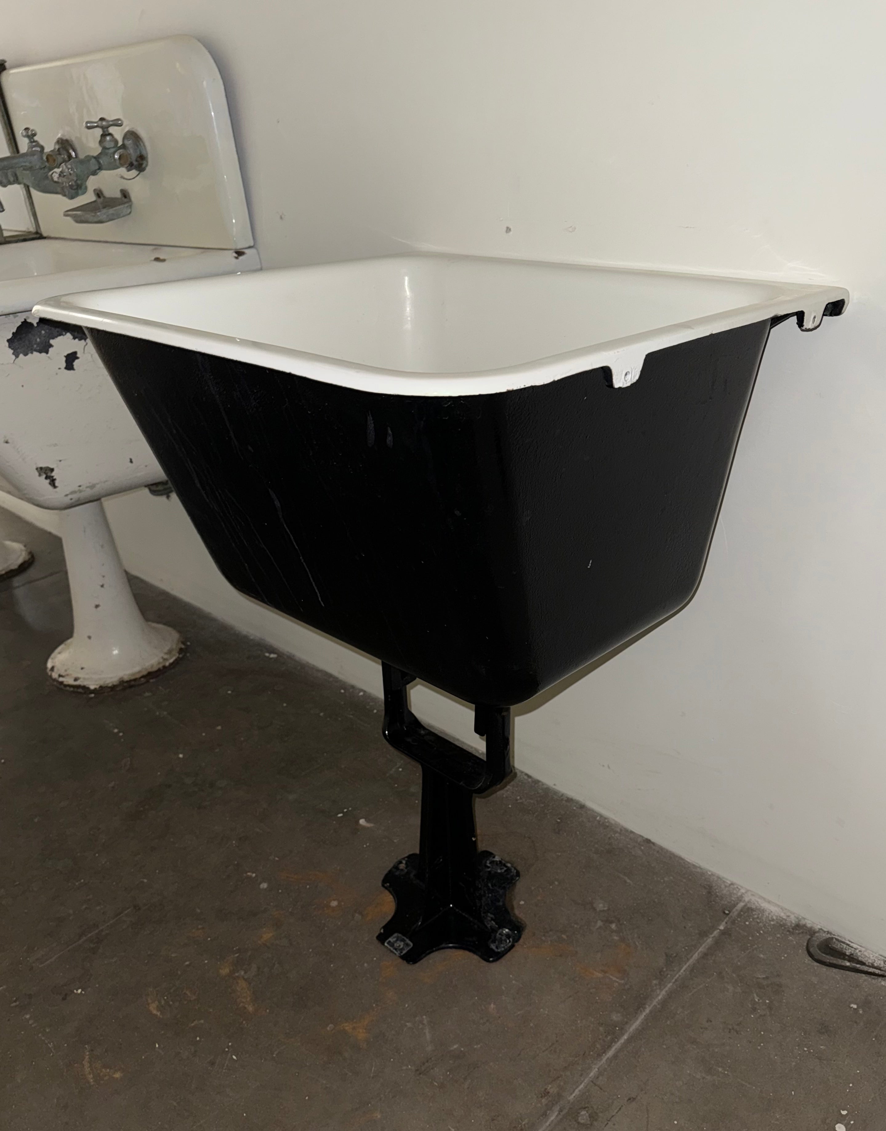 (UT-104) Refinished Laundry Sink
