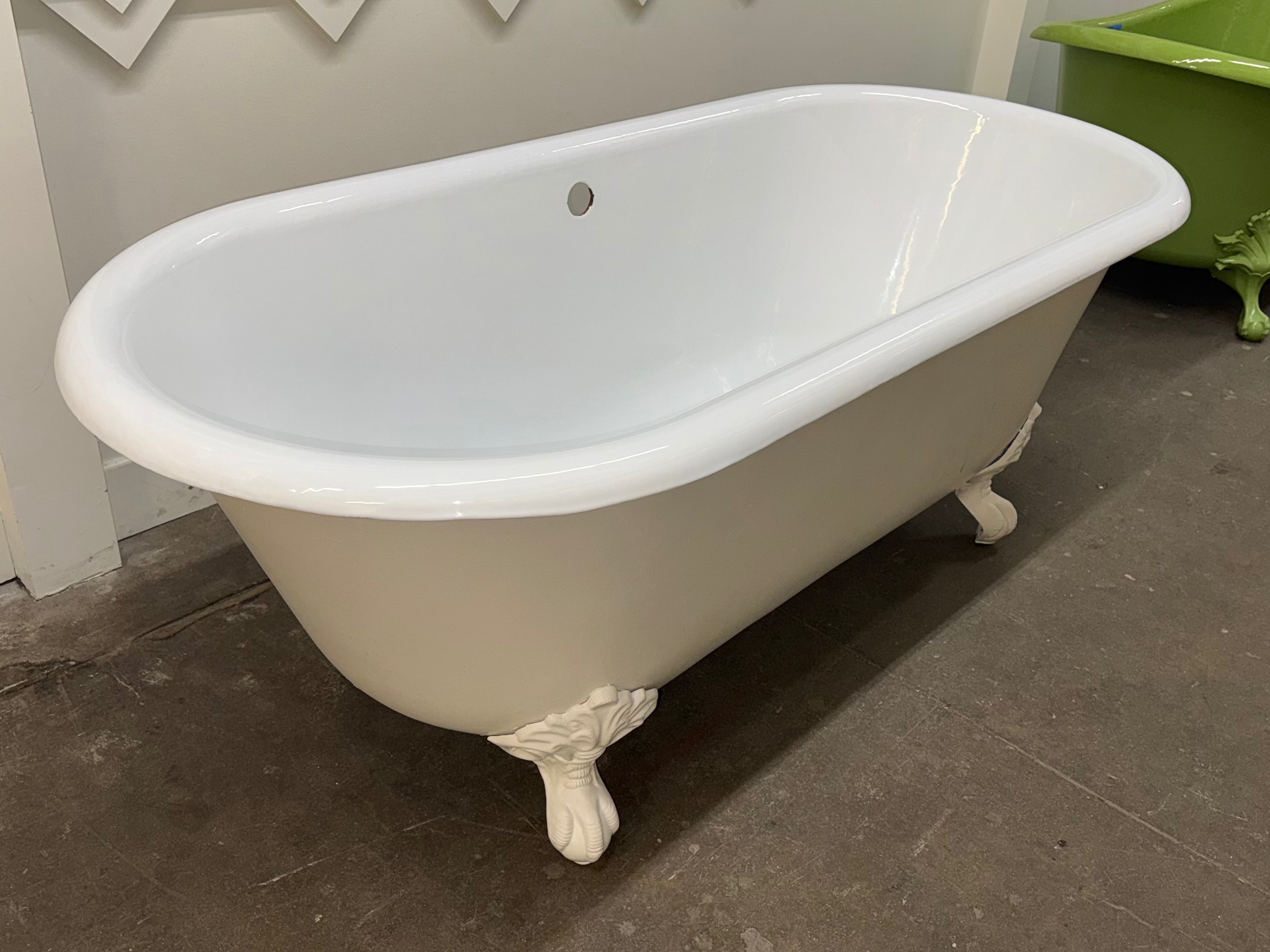 Center Drain Clawfoot Tub (TB-208)
