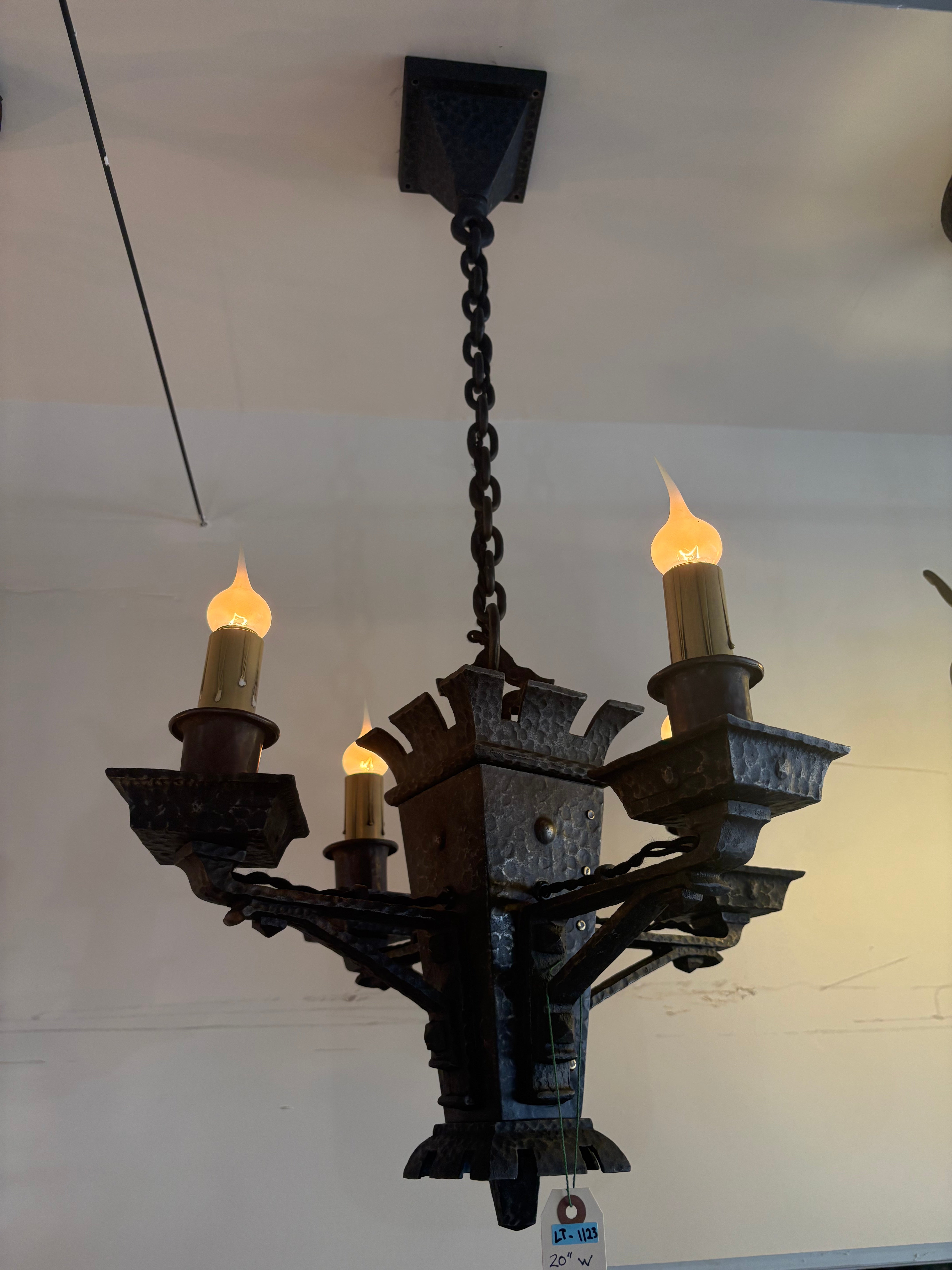 Chandelier (LT- 1123)