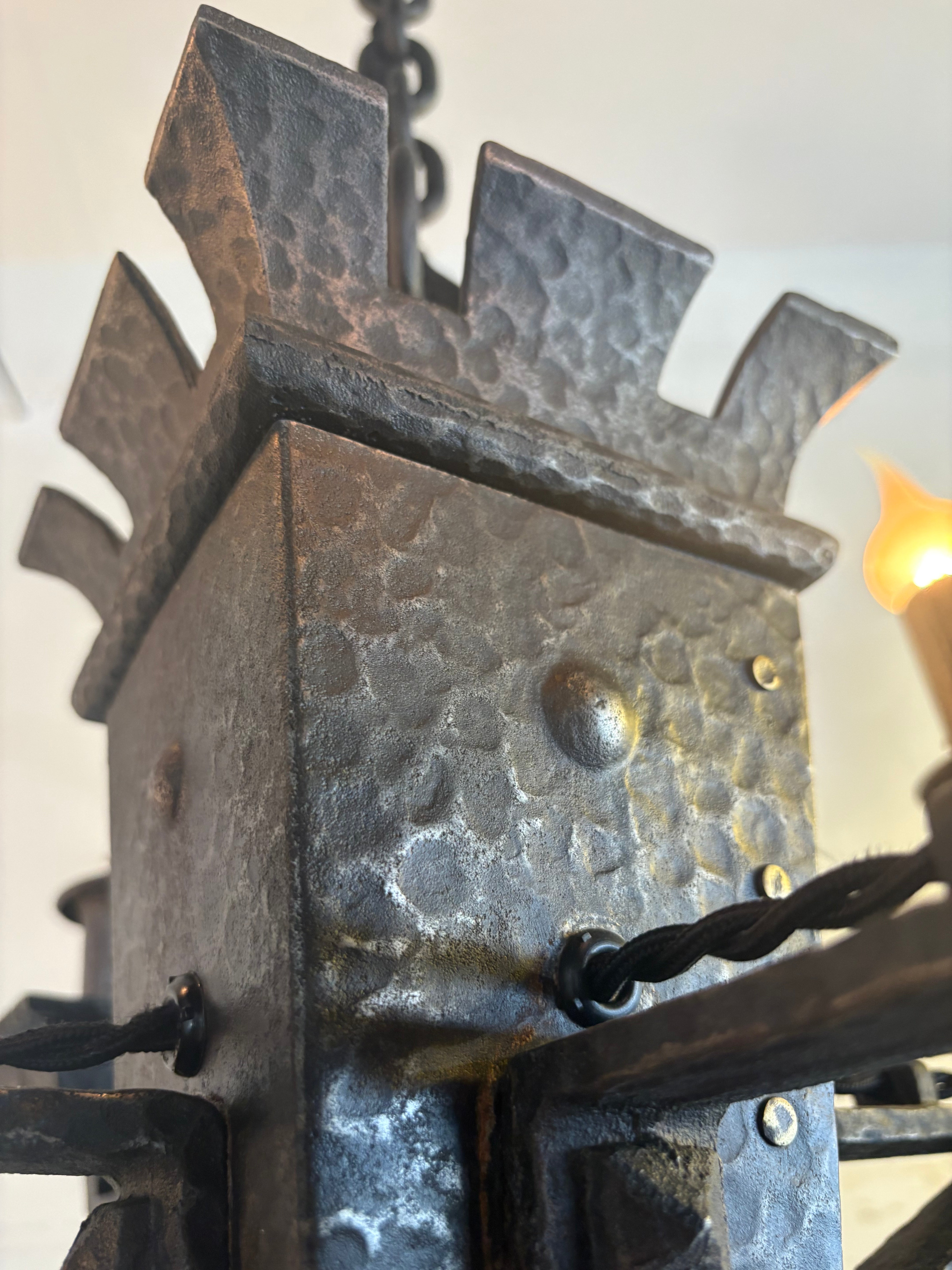 Chandelier (LT- 1123)