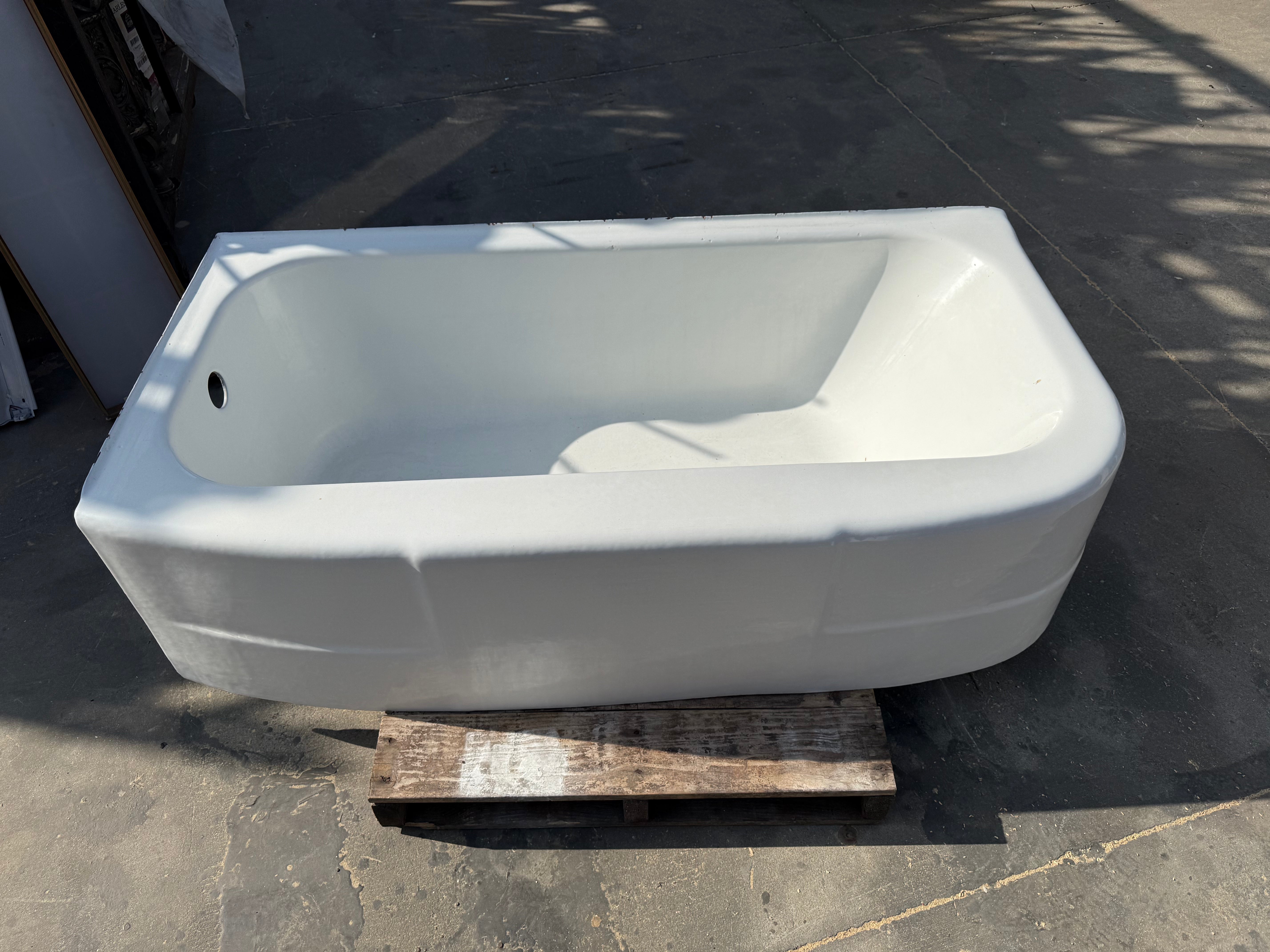 60" Right Corner White (TB-214)