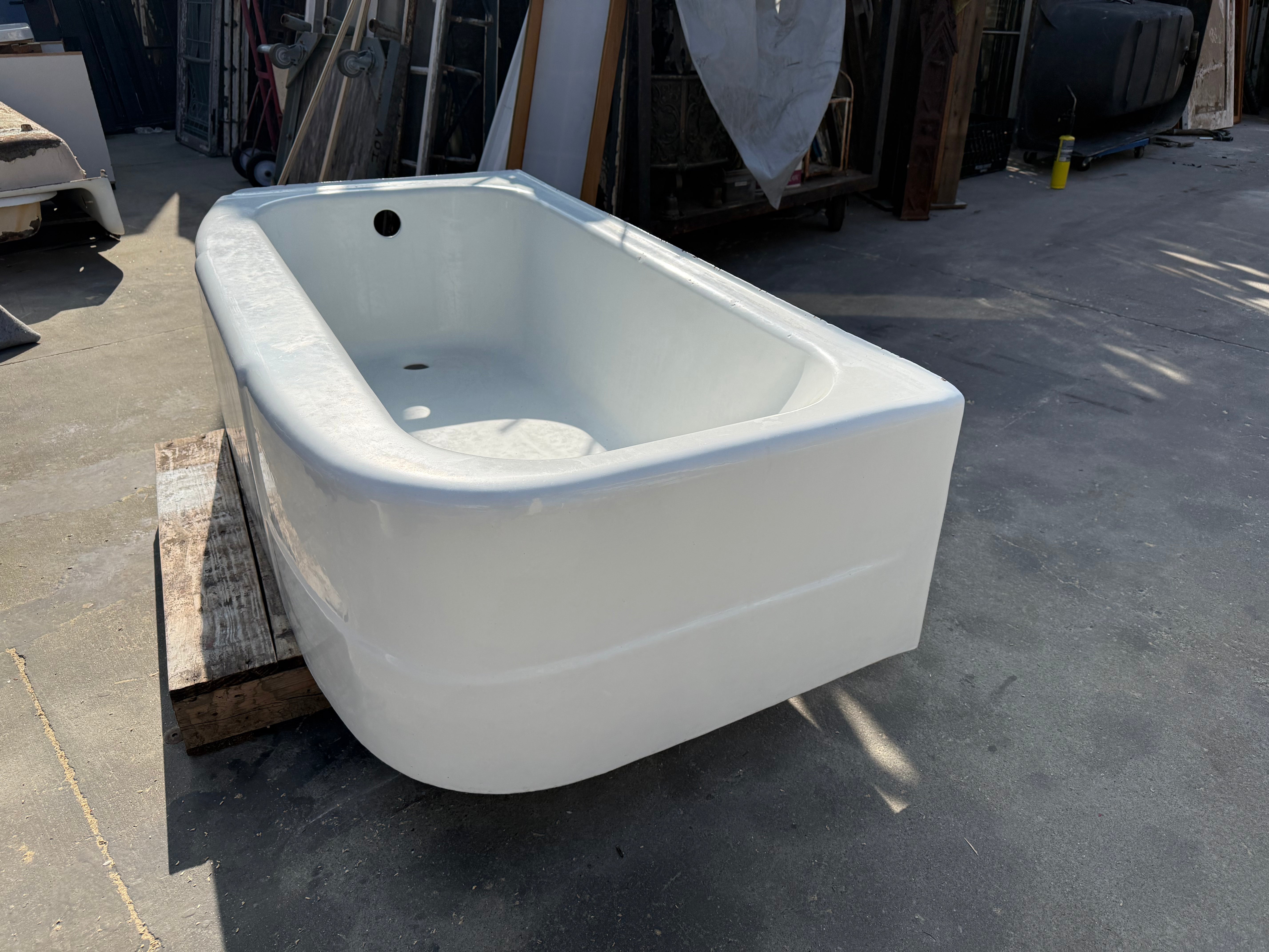 60" Right Corner White (TB-214)